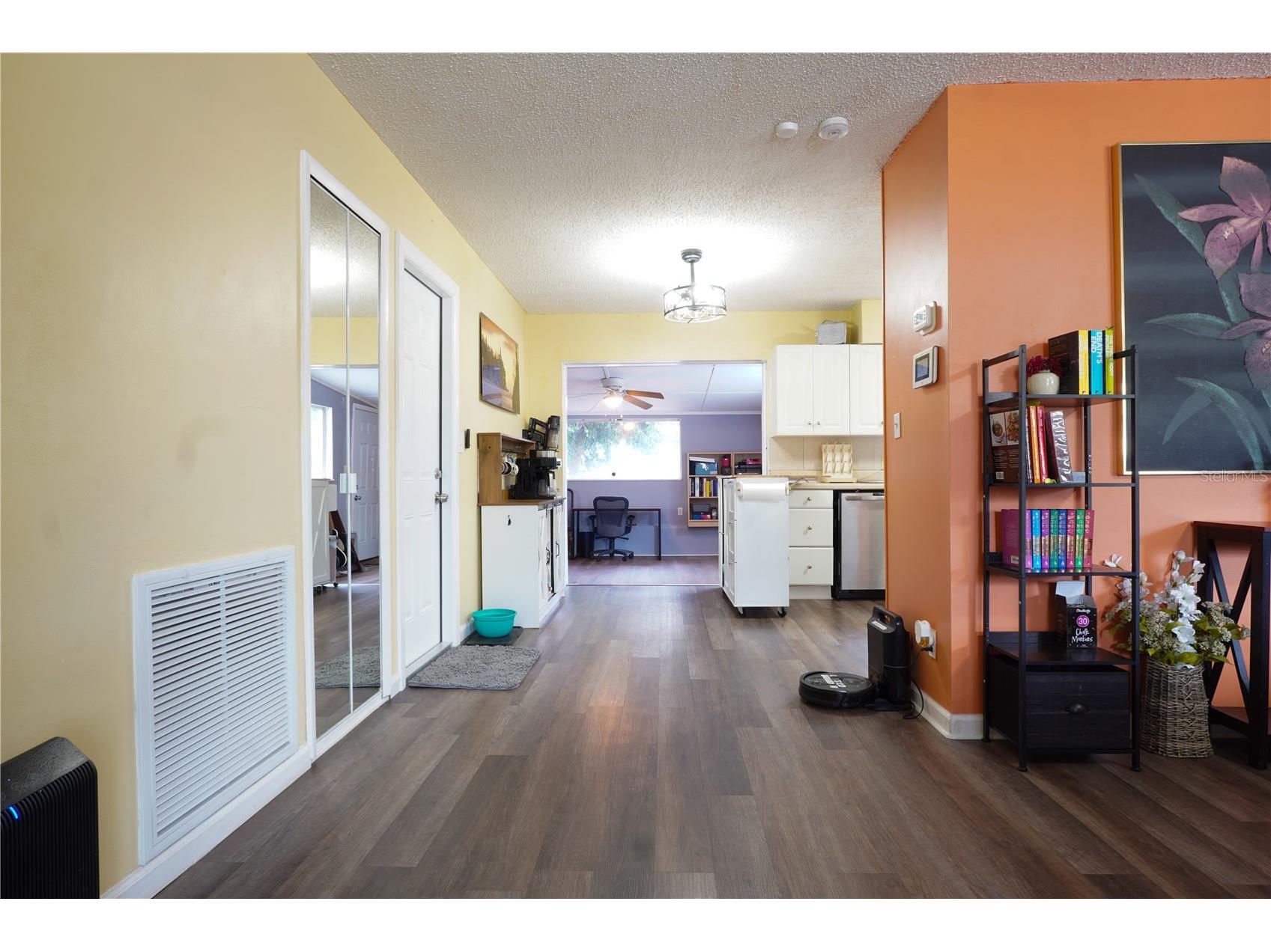 737 52nd Avenue S Saint Petersburg FL 33705 TB8516142 image4