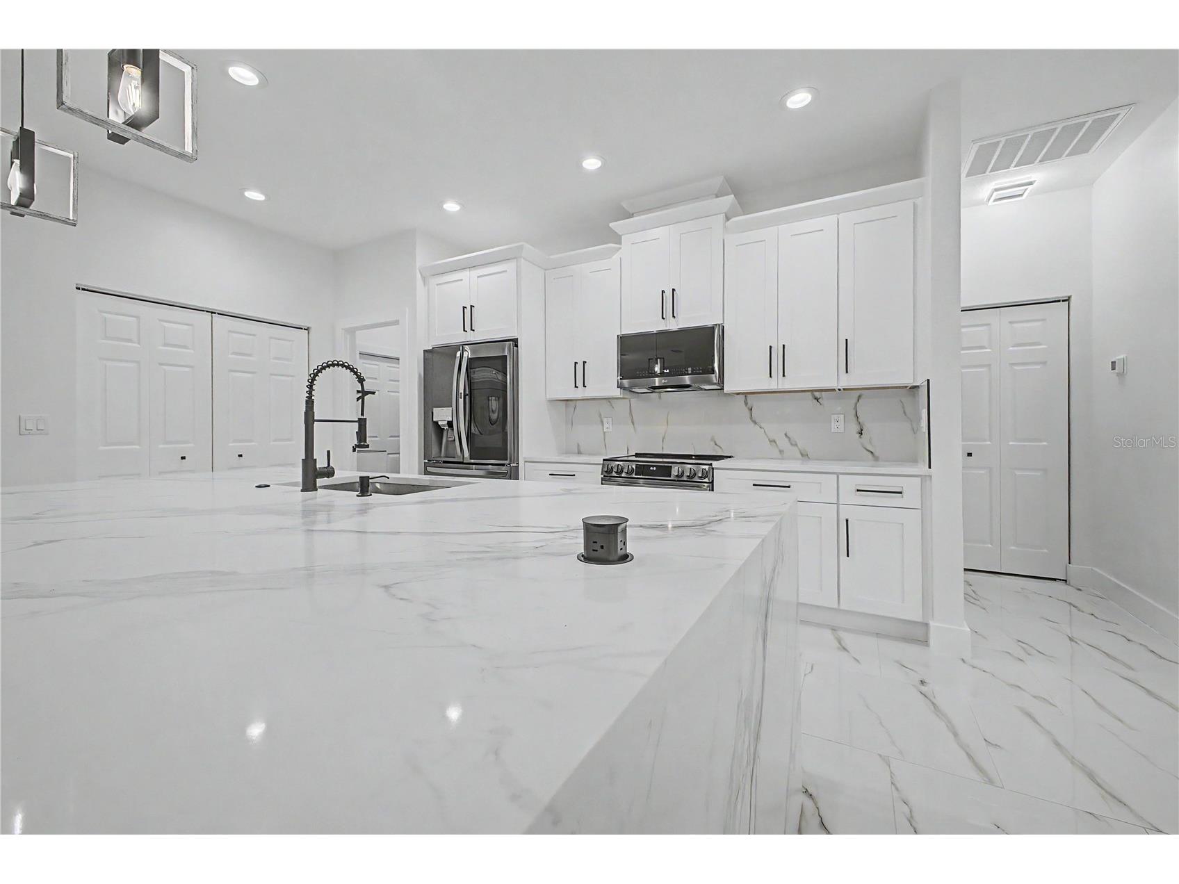 7372 Madrid Road Weeki Wachee FL 34613 W7885698 image26