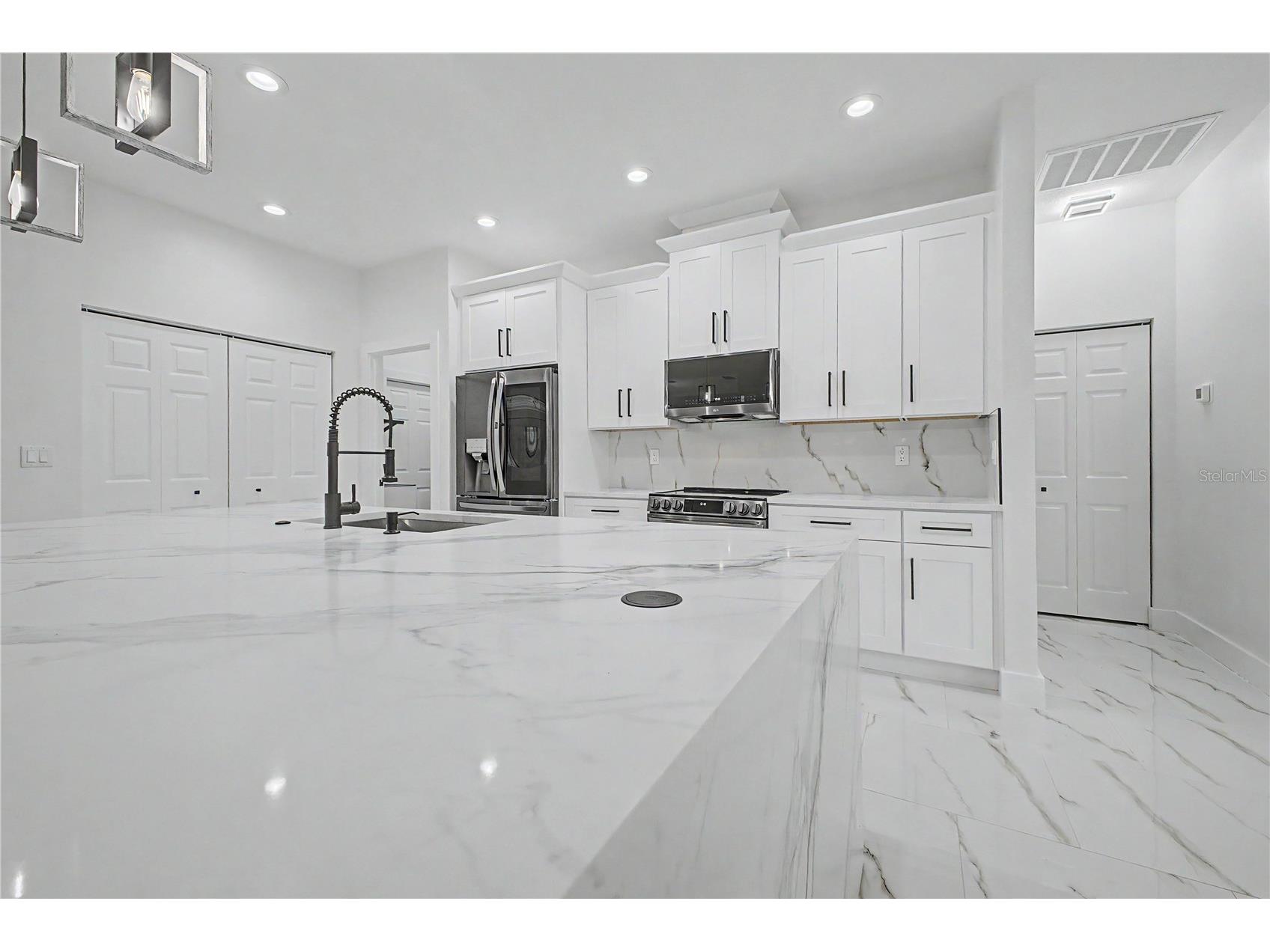 7372 Madrid Road Weeki Wachee FL 34613 W7885698 image27
