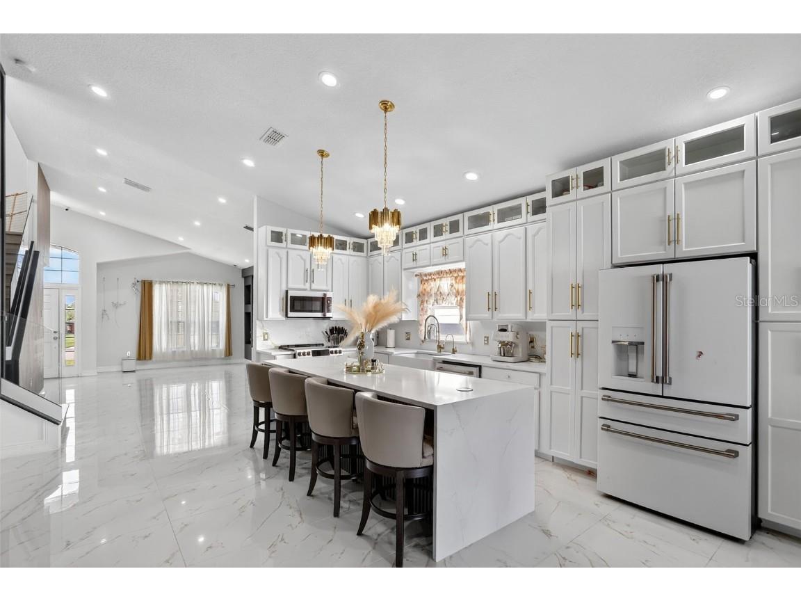 738 Hacienda Circle Kissimmee FL 34741 O6344662 image4