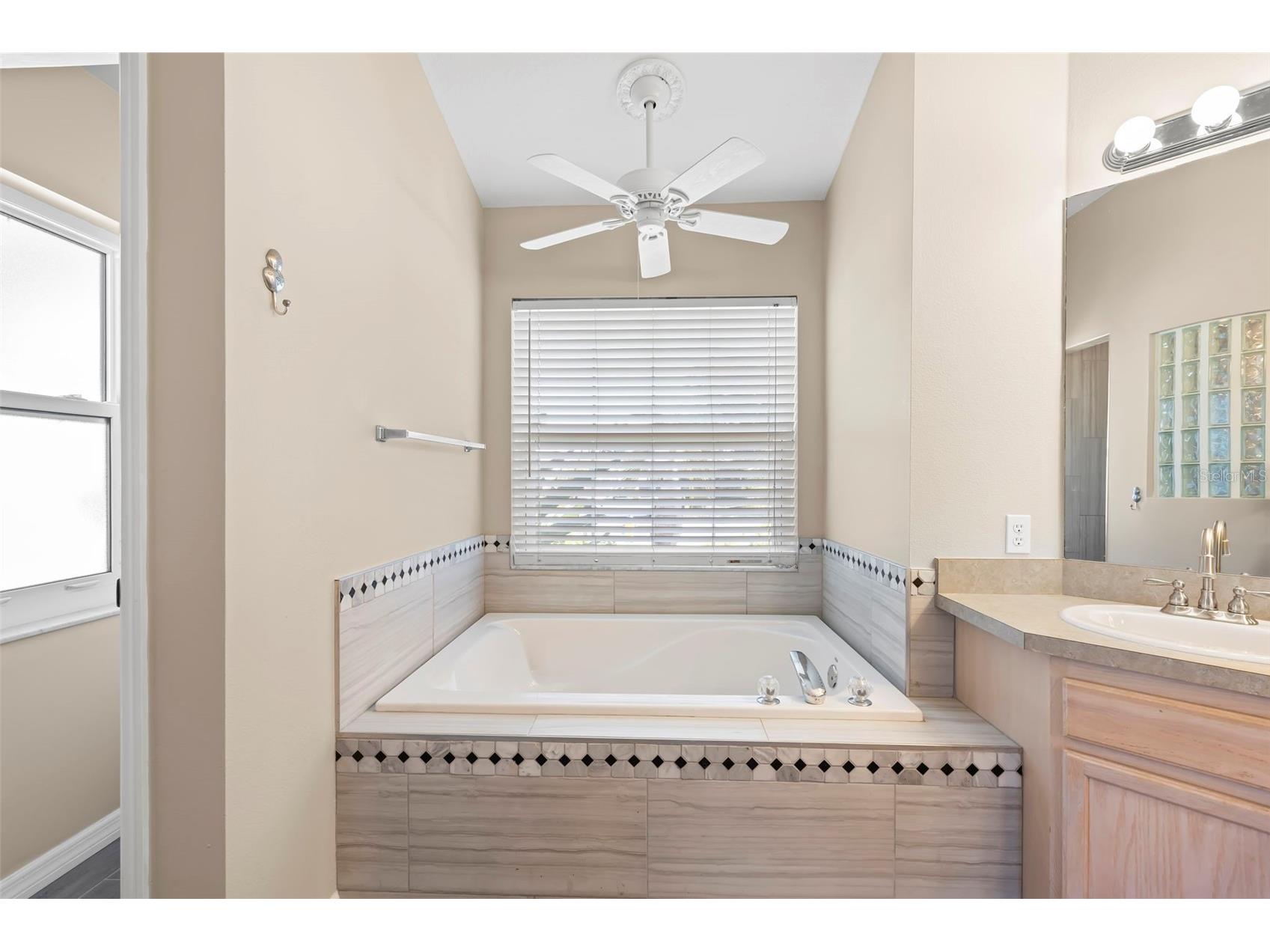 738 N Lake Boulevard Tarpon Springs FL 34689 TB8471221 image16