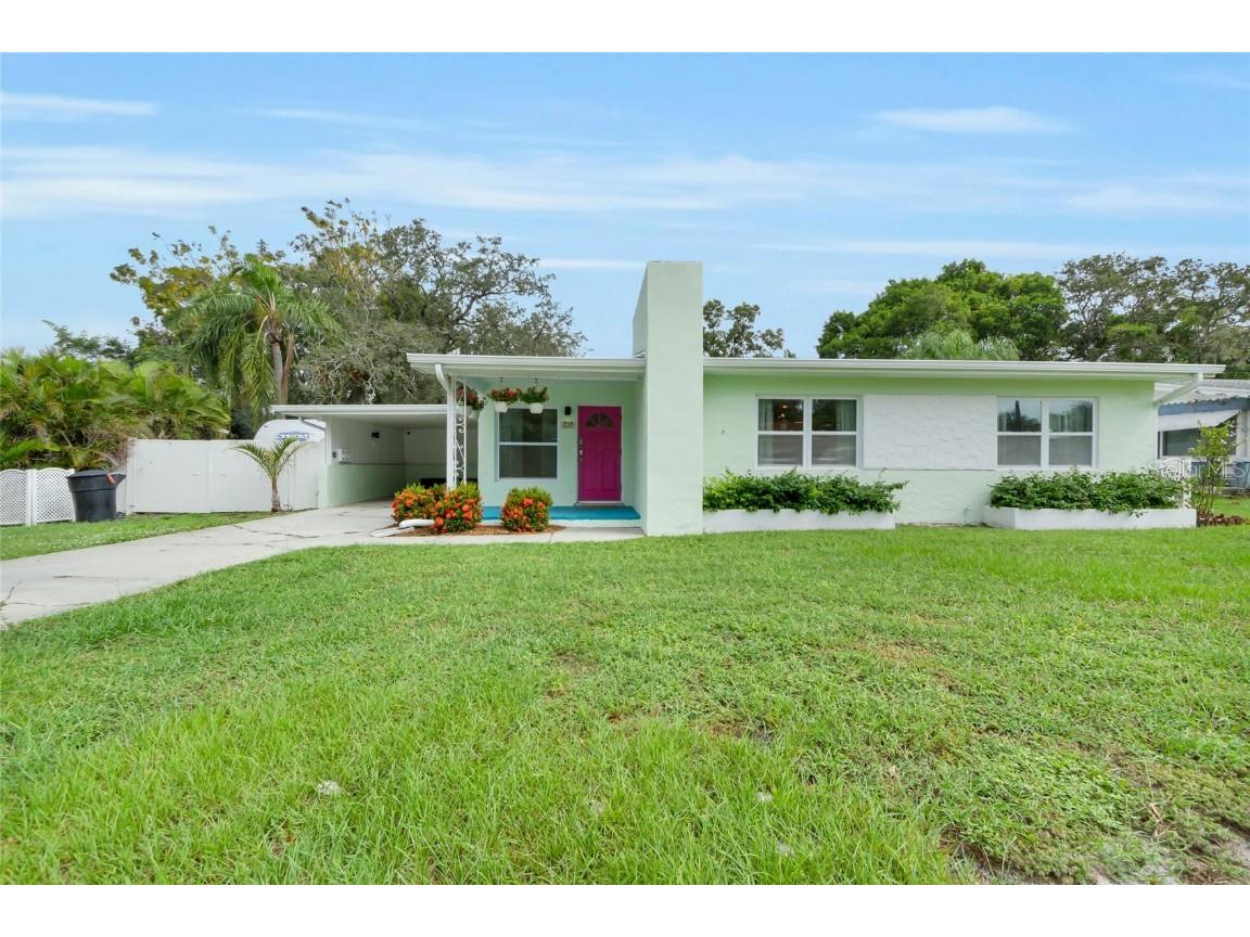 739 Jasmine Way South Saint Petersburg FL 33705 OM692268 image1