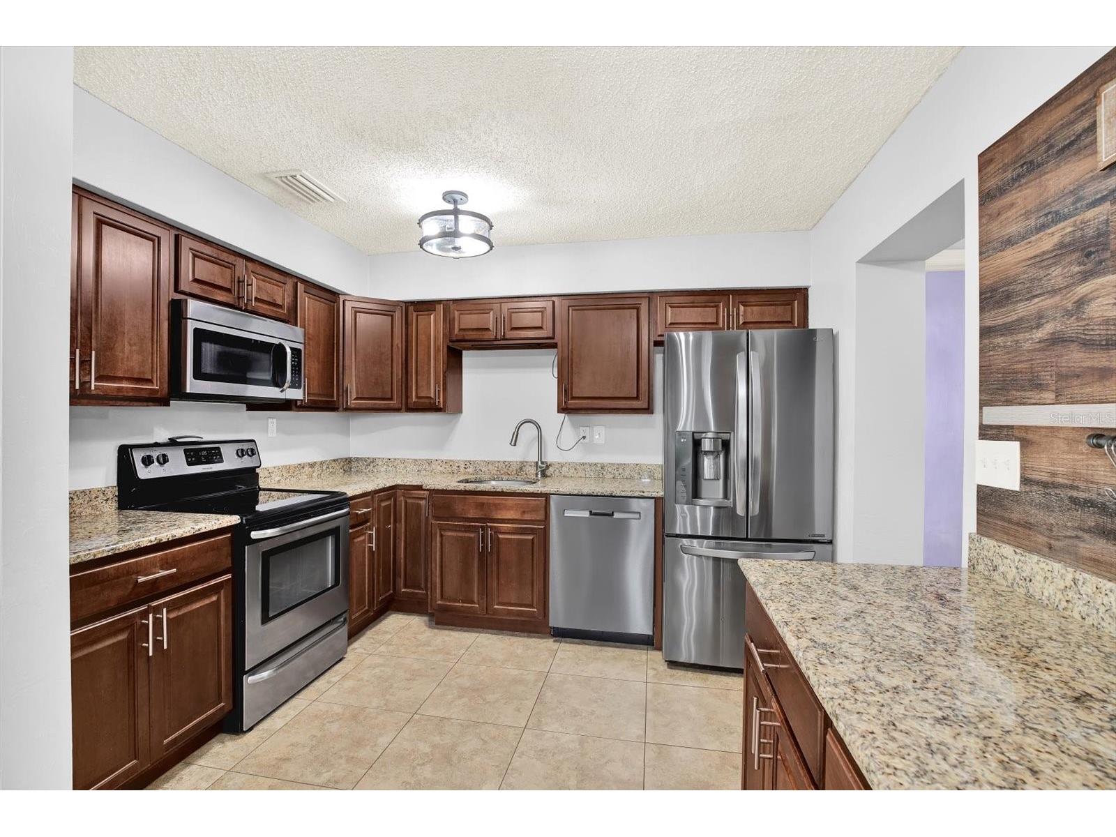 7395 18th Street N Saint Petersburg FL 33702 TB8447371 image3