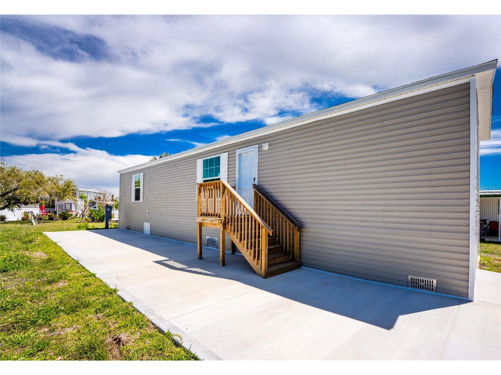 7400 Beckley Street Port Charlotte FL 33981 - BUTTERFORD WATERWAY C7523968 image1