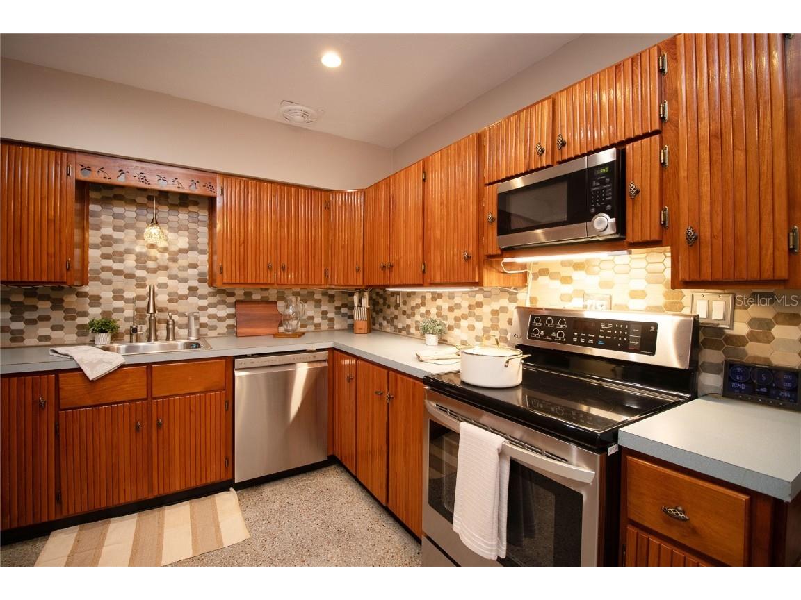 7401 13th Avenue N Saint Petersburg FL 33710 TB8391324 image11