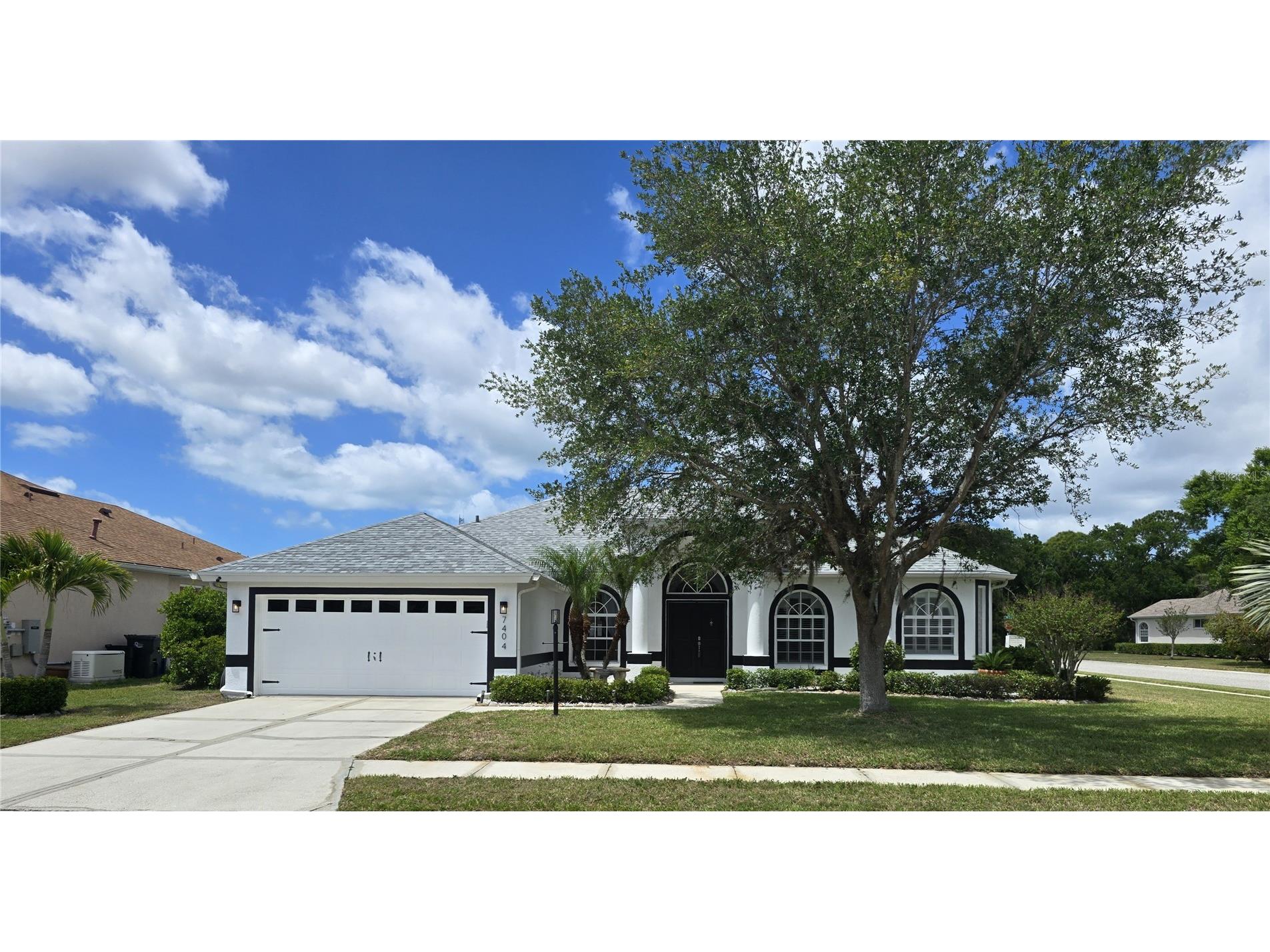 7404 38th Court E Sarasota FL 34243 A4689667 image1