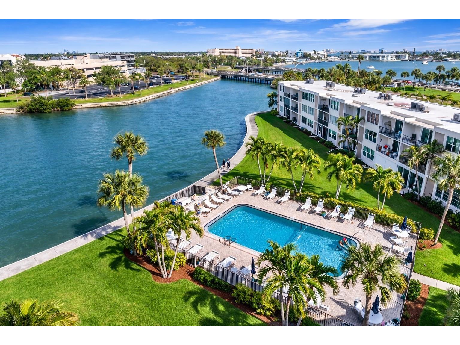 7405 Bay Island Drive S #121 South Pasadena FL 33707 TB8486742 image1