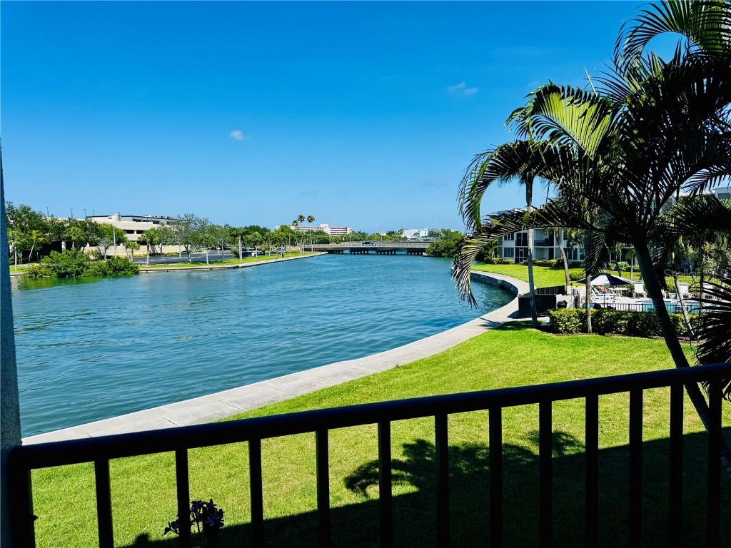 7405 Bay Island Drive S #221 South Pasadena FL 33707 - BOGA CIEGA BAY A4611977 image1