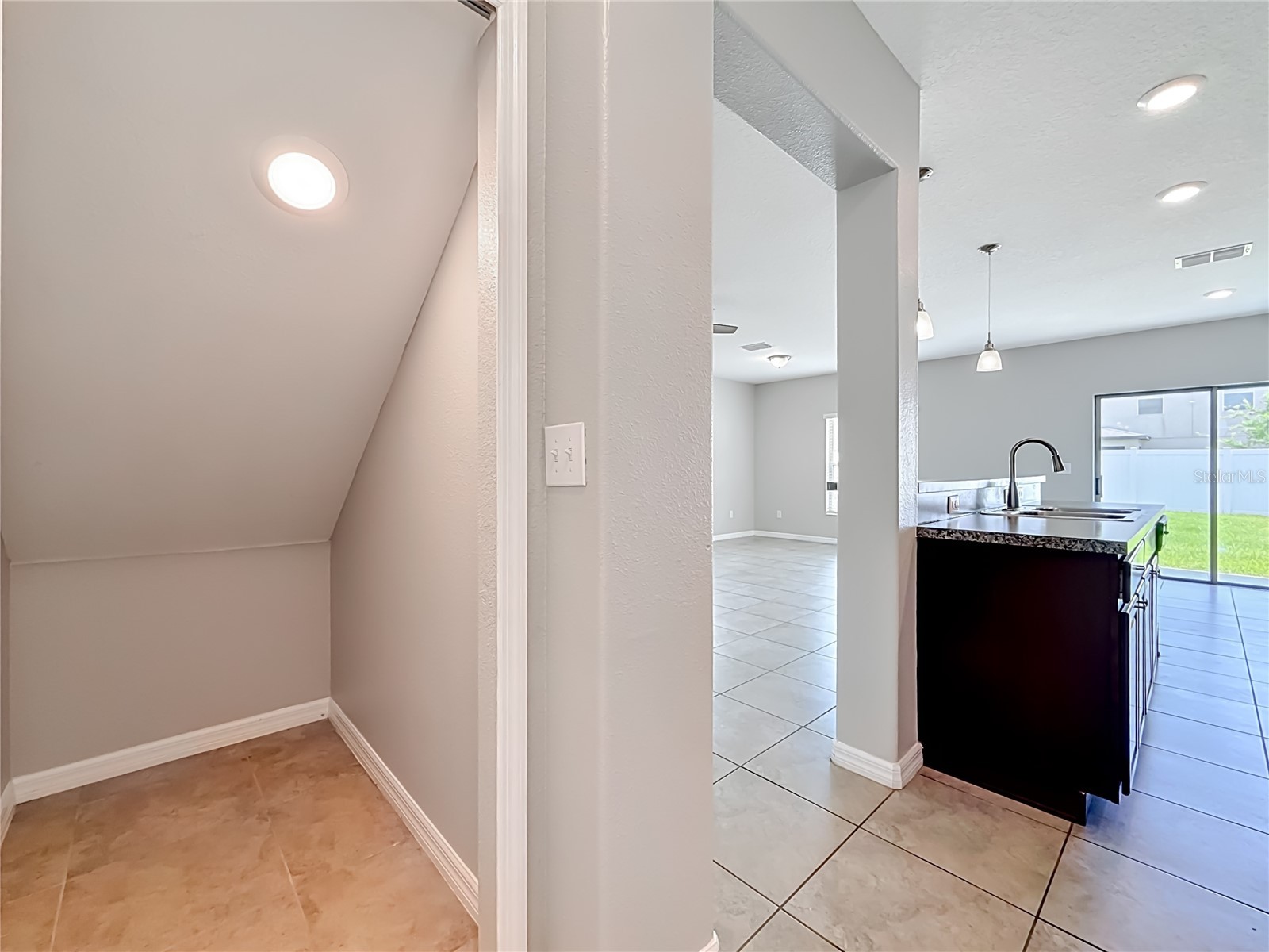 7405 Evening Primrose Court Tampa FL 33619 C7526099 image20