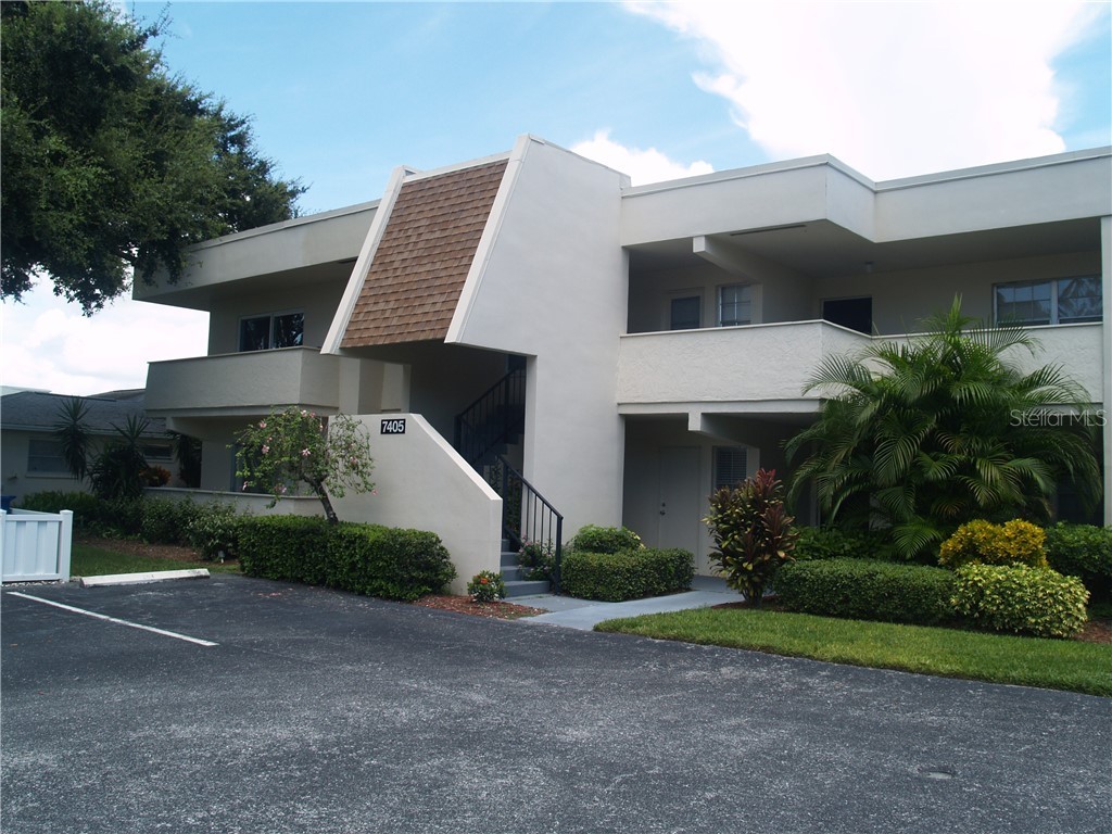 7405 W Country Club Drive N #104 Sarasota FL 34243 A4443917 image1