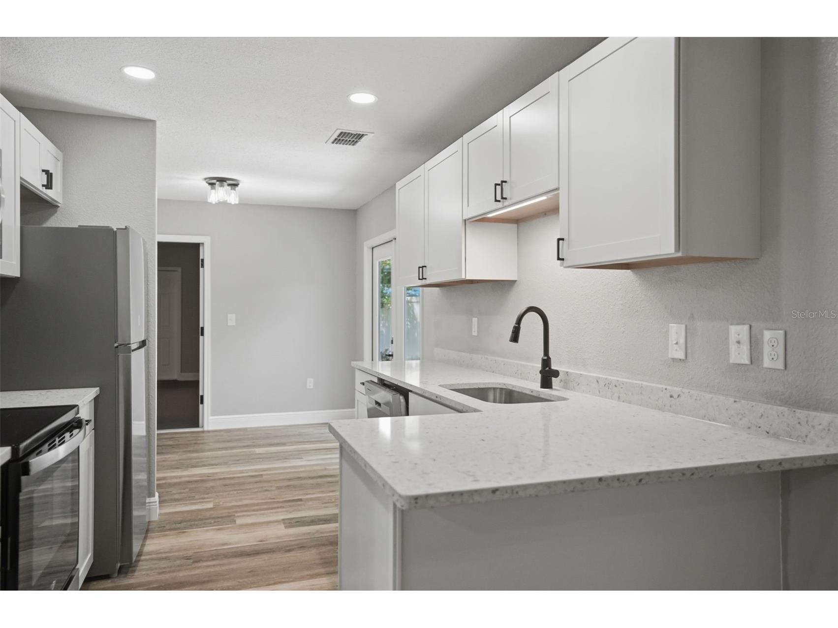 7407 Dundee Way Weeki Wachee FL 34613 W7886880 image11