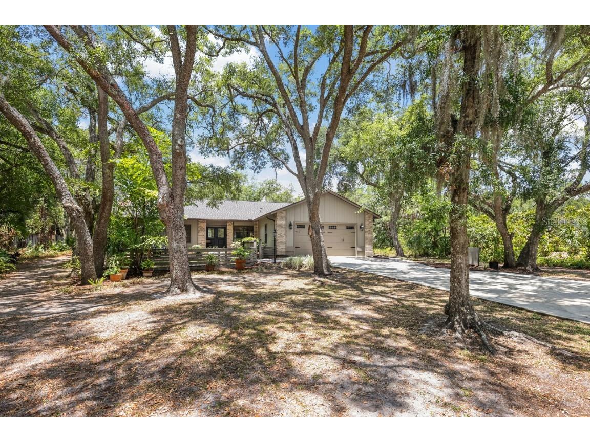 7408 Oak Run Lane Sarasota FL 34243 A4636455 image1