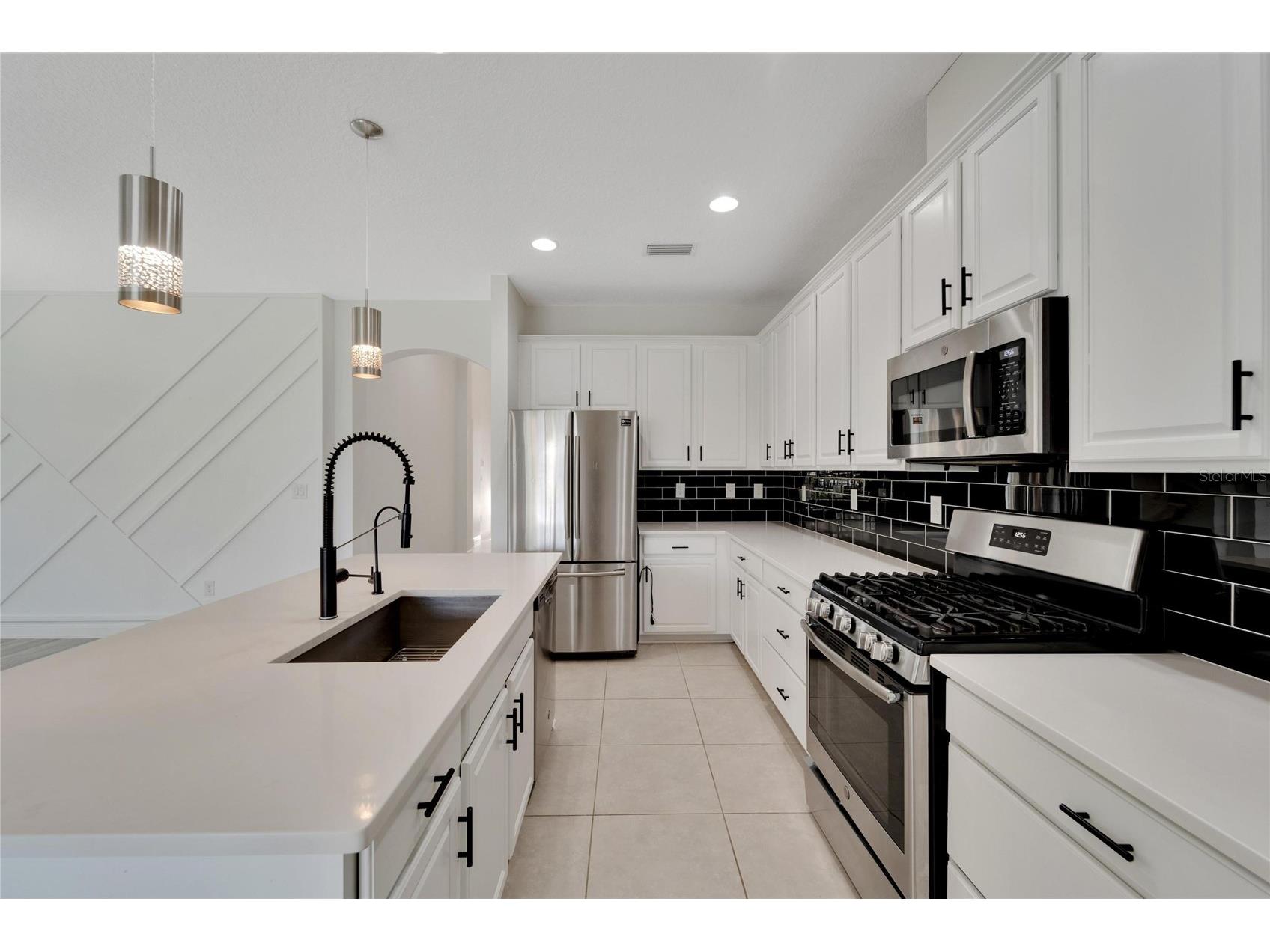 7408 Sungold Meadow Court Apollo Beach FL 33572 TB8400632 image3