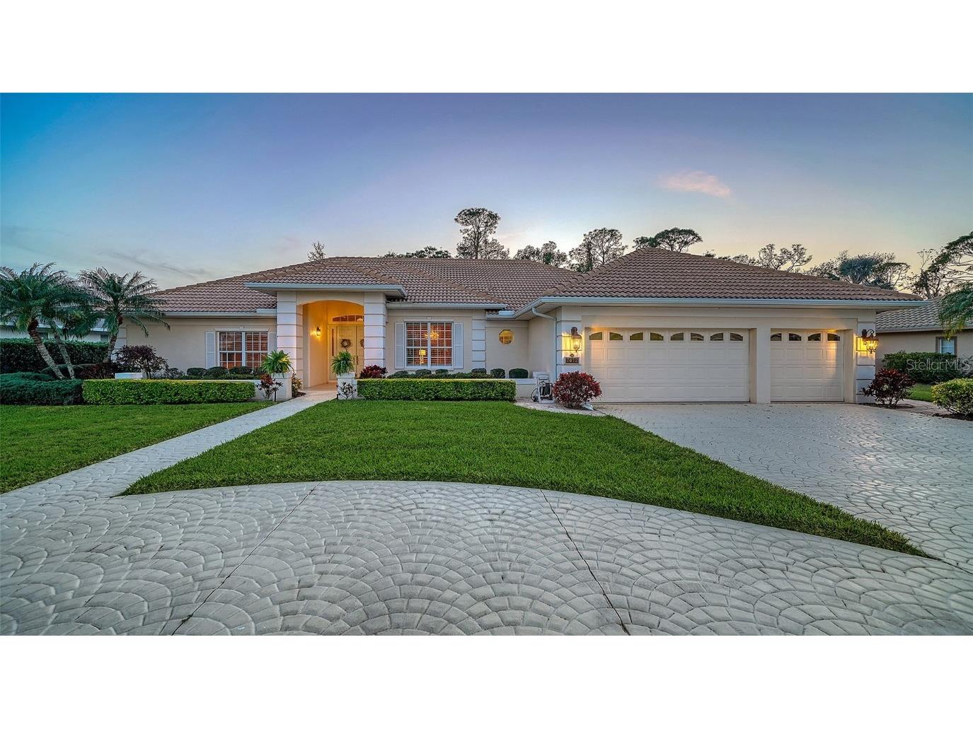 7412 Links Court Sarasota FL 34243 A4637940 image1