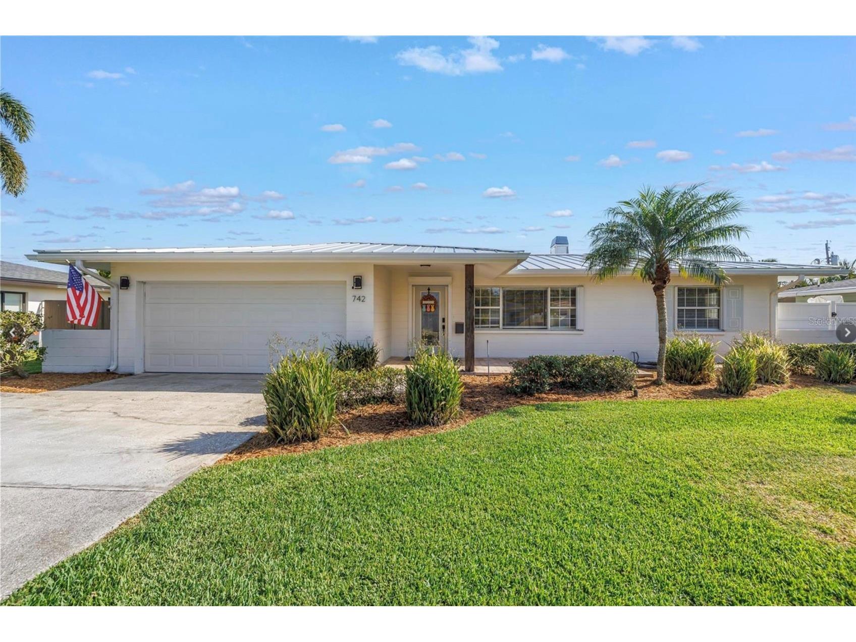 742 45th Avenue NE Saint Petersburg FL 33703 TB8514008 image1