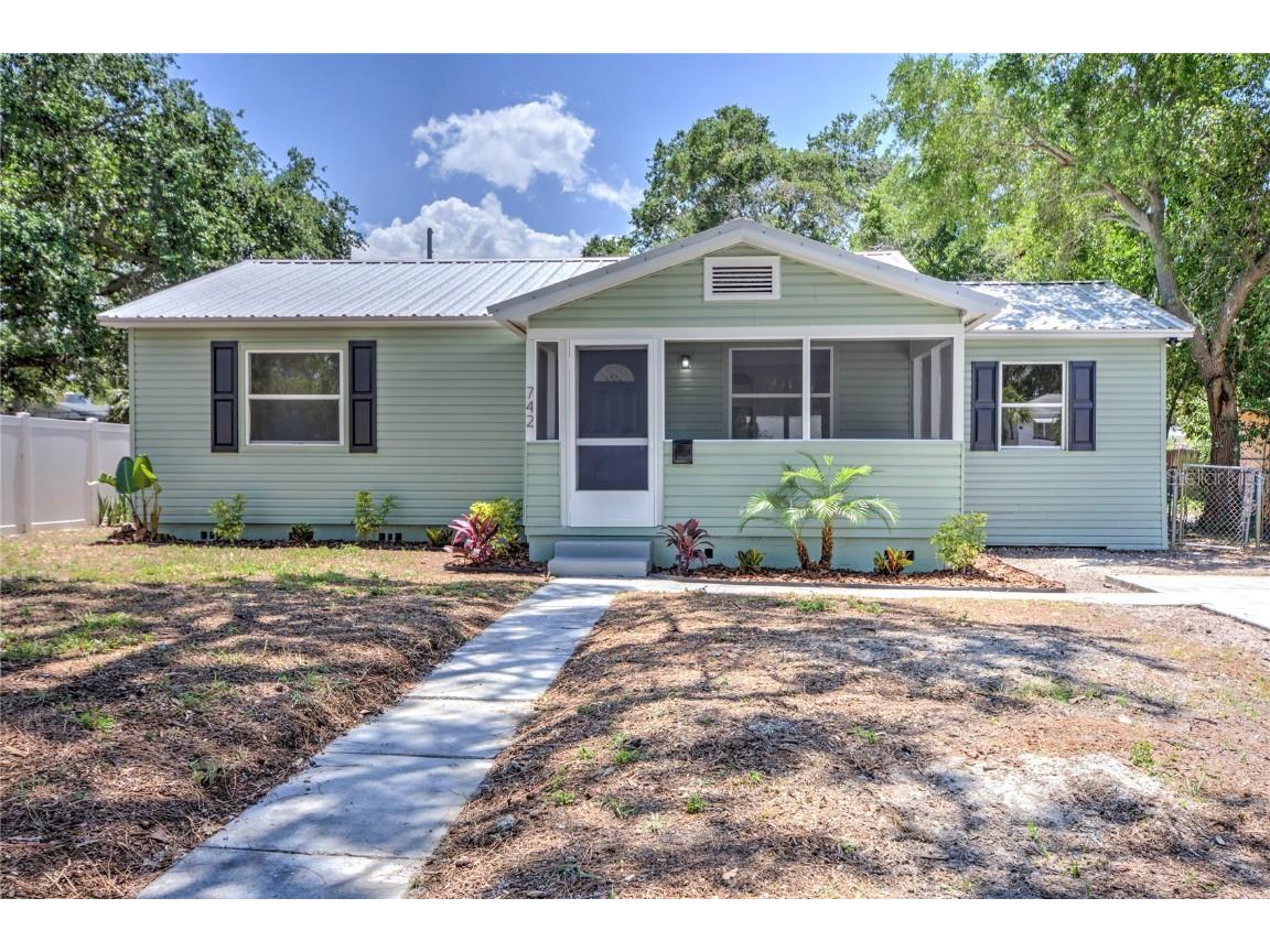 742 Alamanda Way S Saint Petersburg FL 33705 U8240653 image1