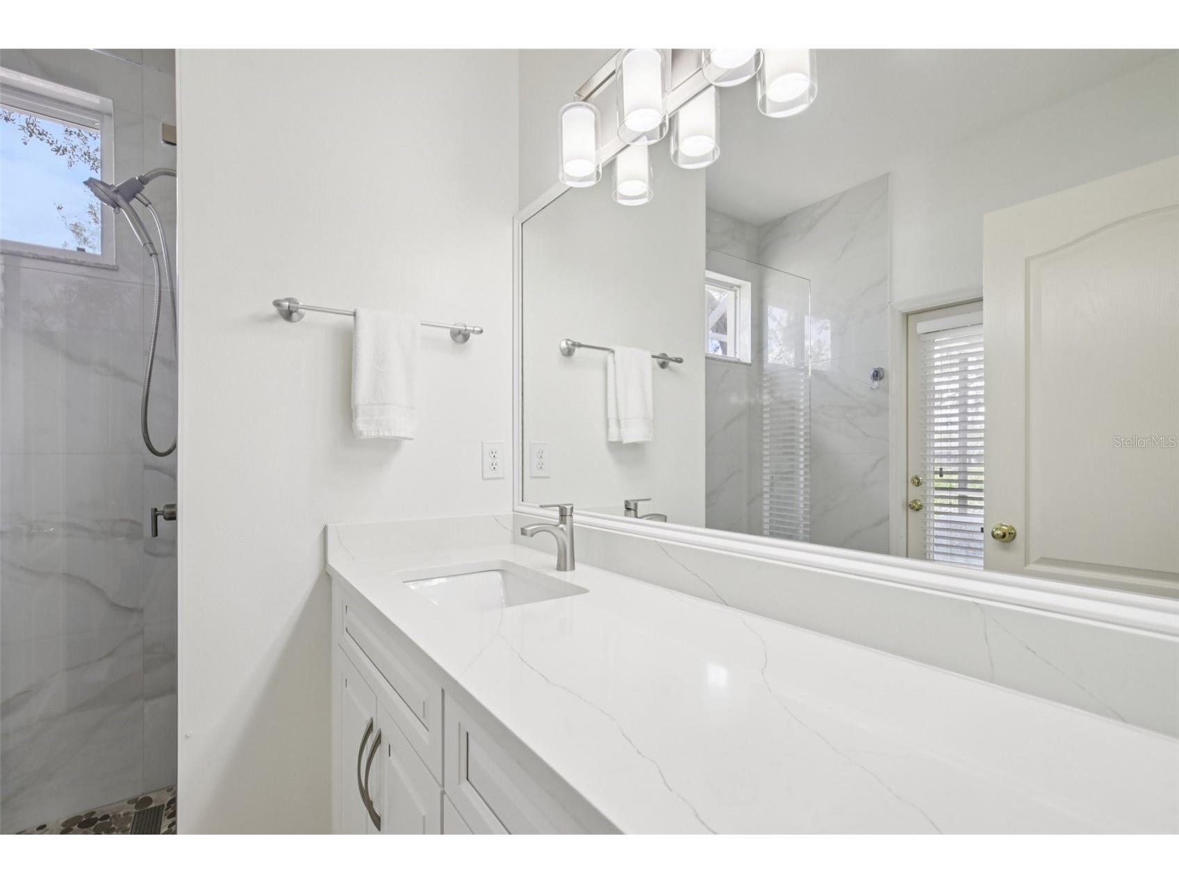742 Shorecrest Drive Sarasota FL 34232 A4684004 image18