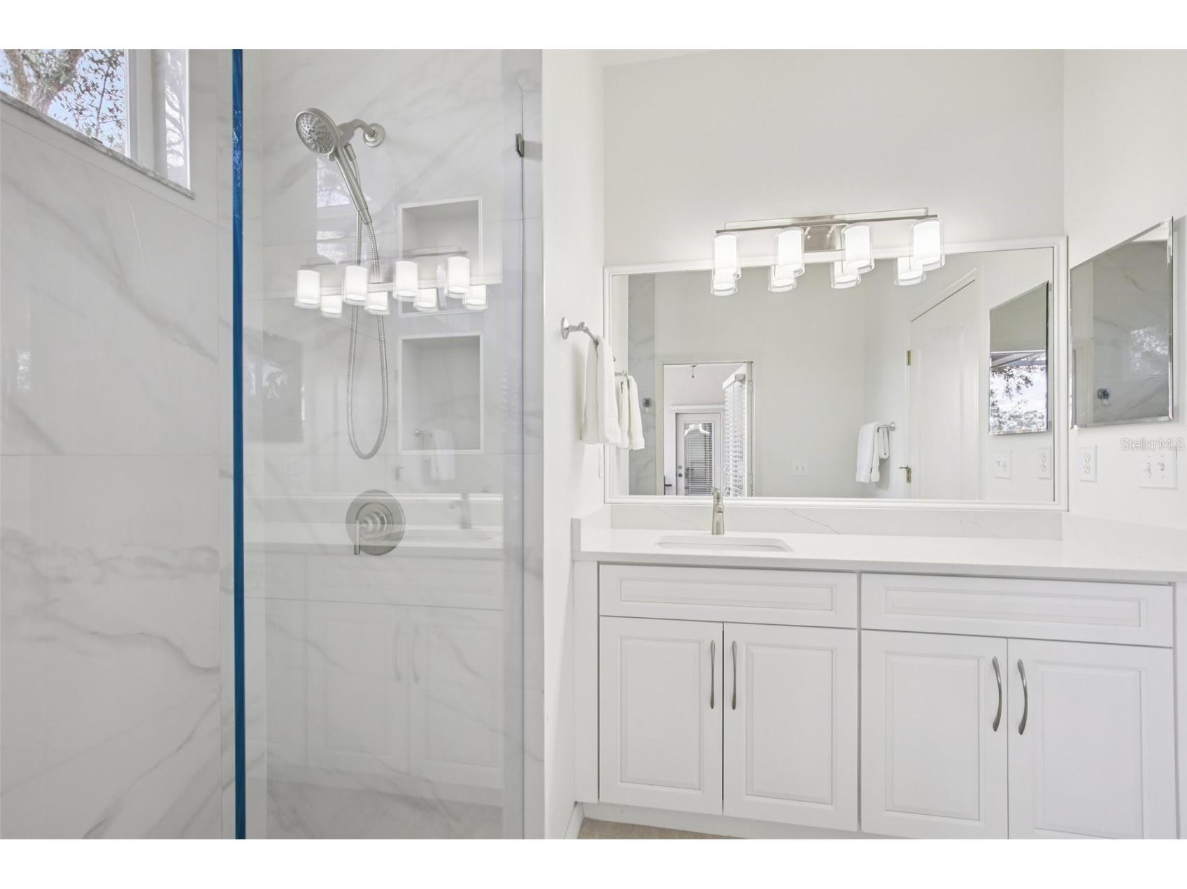 742 Shorecrest Drive Sarasota FL 34232 A4684004 image19