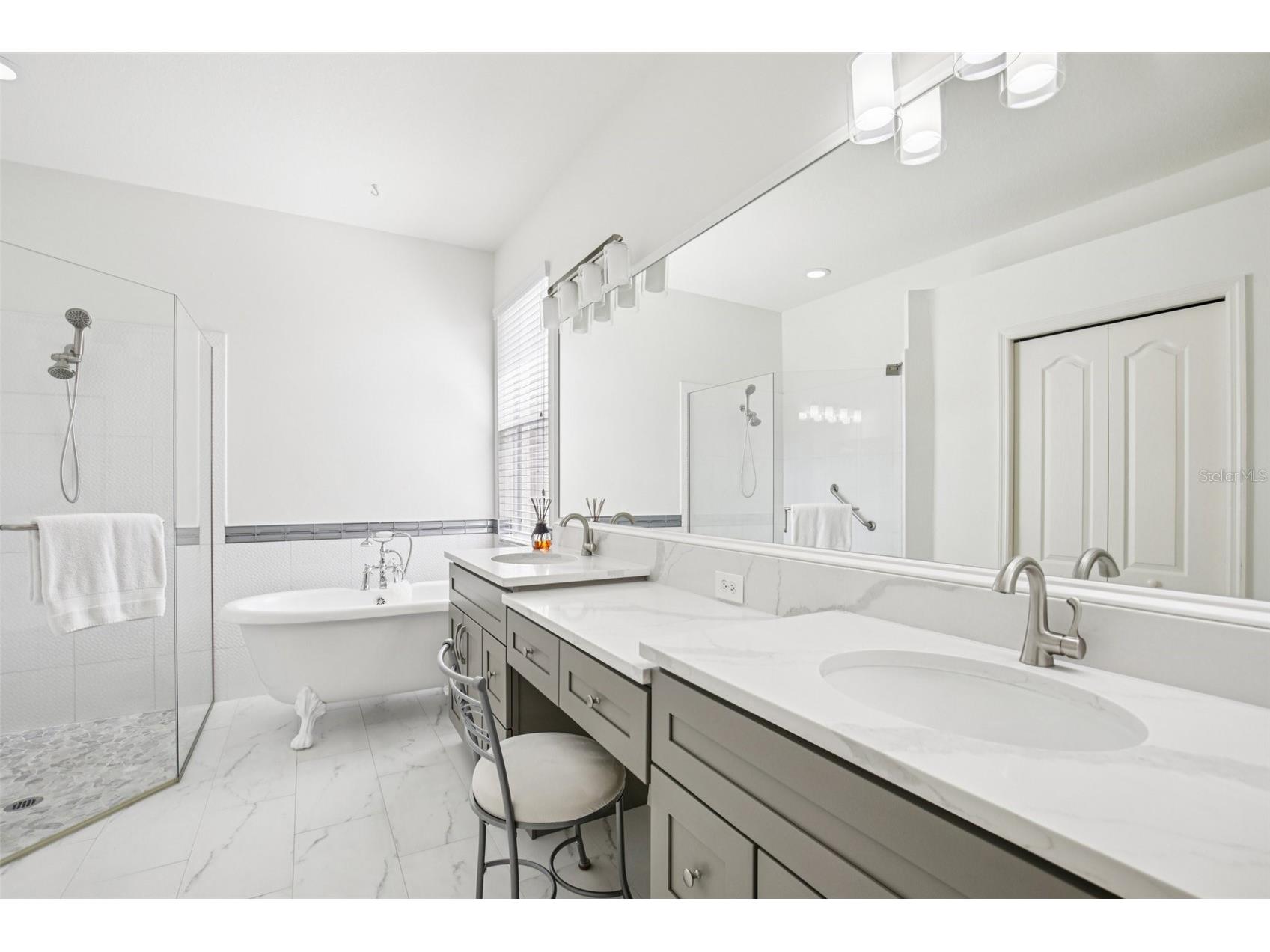 742 Shorecrest Drive Sarasota FL 34232 A4684004 image24