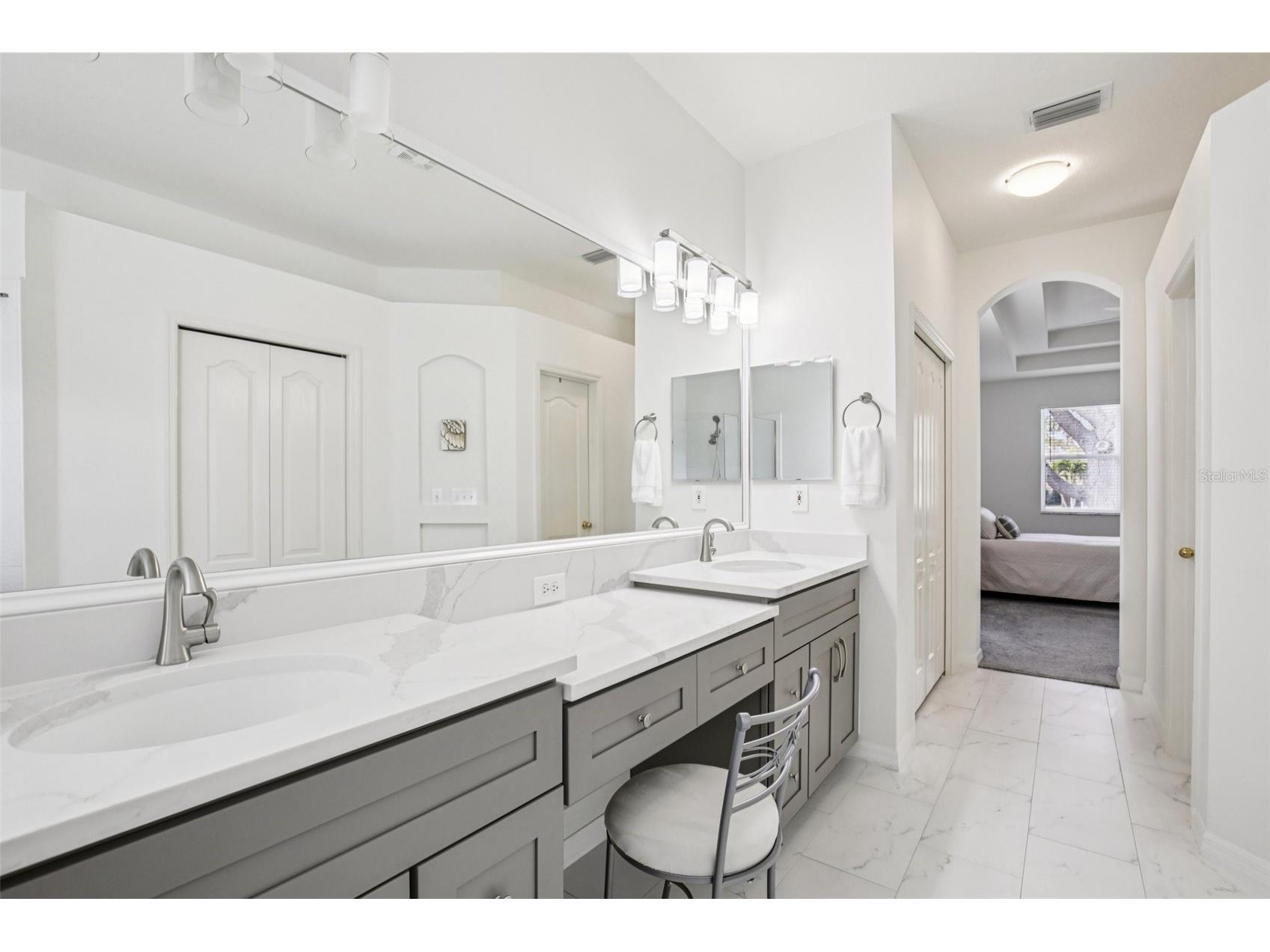 742 Shorecrest Drive Sarasota FL 34232 A4684004 image25