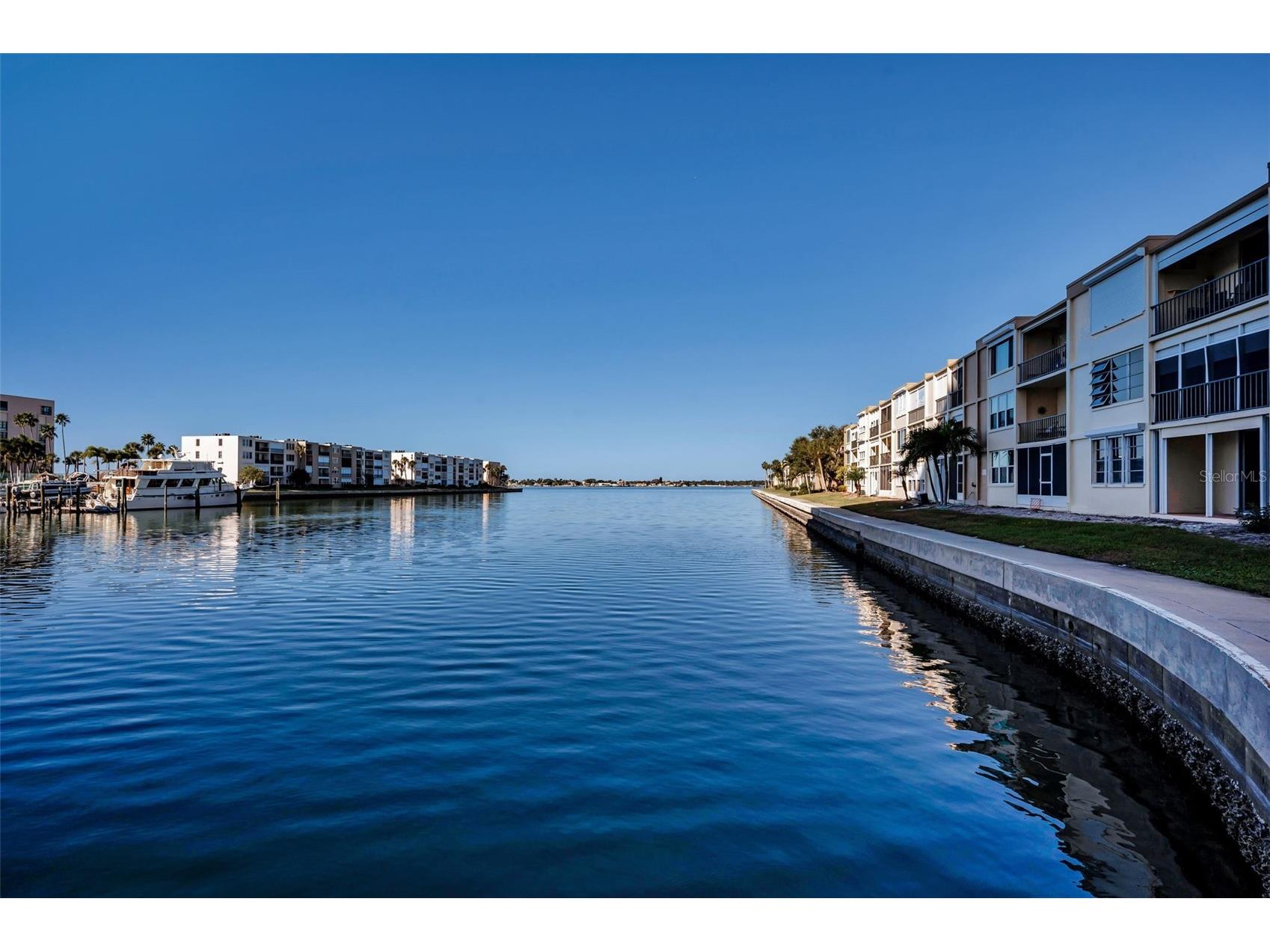 7420 Bay Island Drive #374 South Pasadena FL 33707 - BOCA CIEGA BAY TB8445907 image1