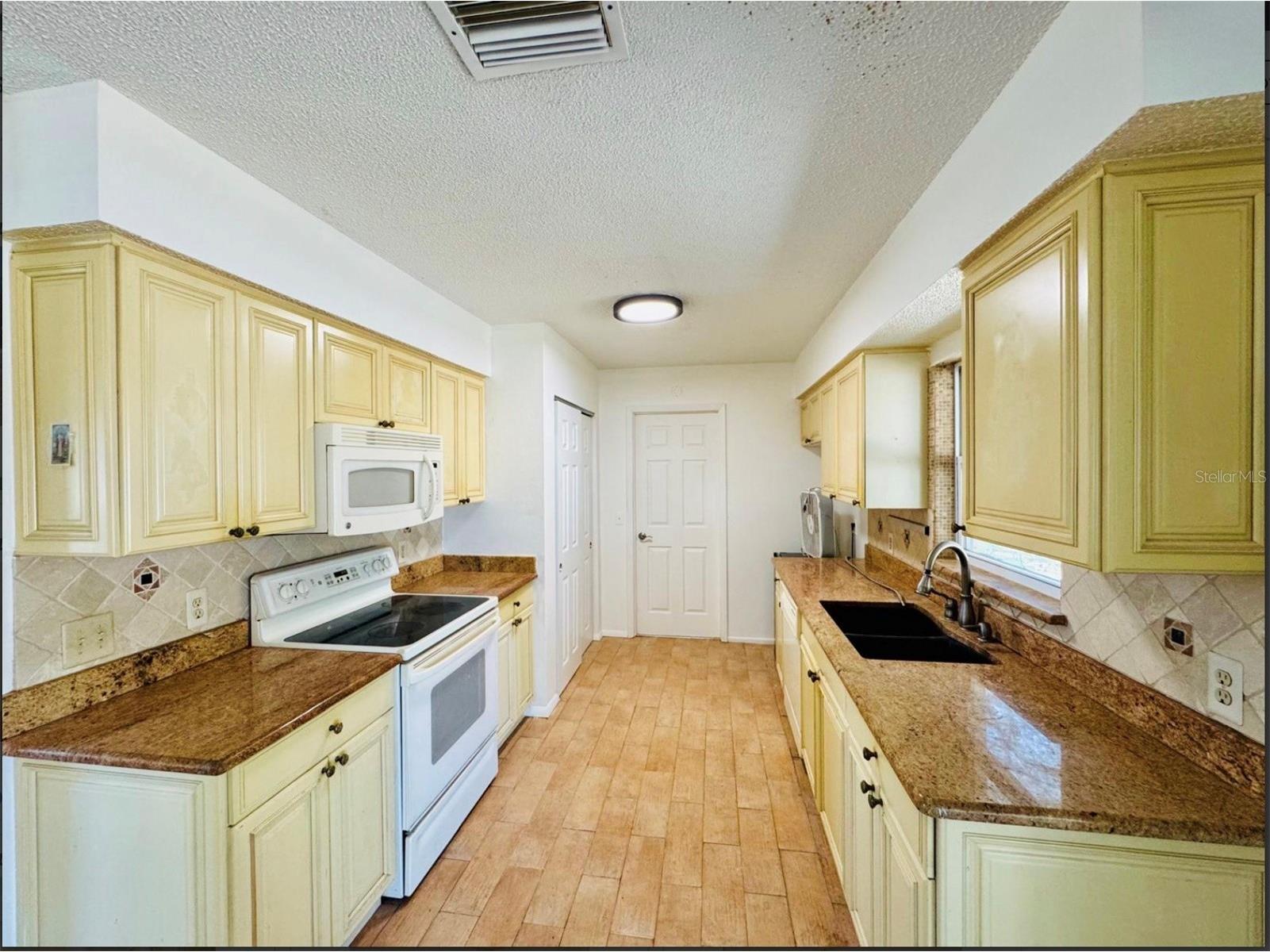 7423 Mohawk Trail Spring Hill FL 34606 TB8484688 image16