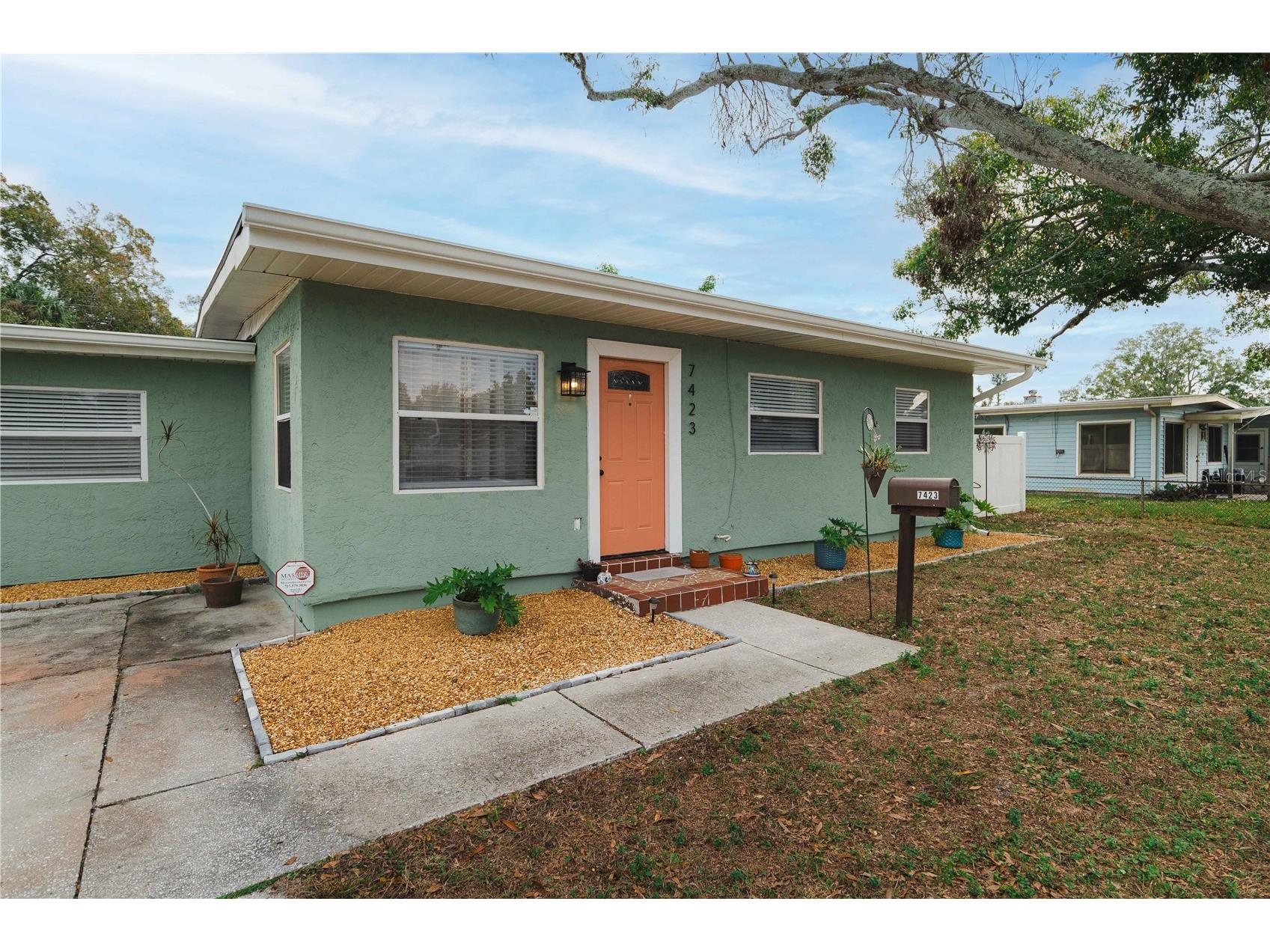 7423 Orpine Drive N Saint Petersburg FL 33702 TB8466925 image1