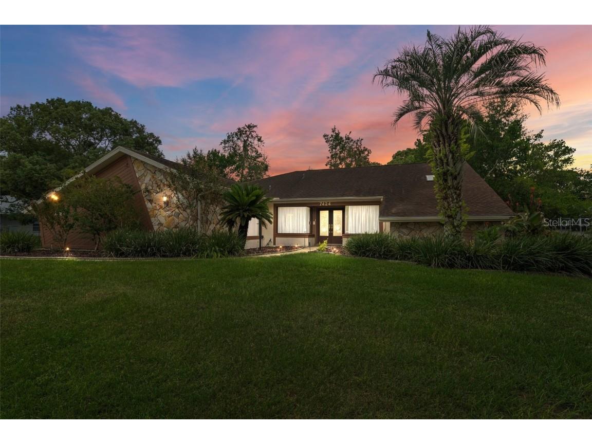 7424 Royal Oak Drive Weeki Wachee FL 34607 U8214609 image1
