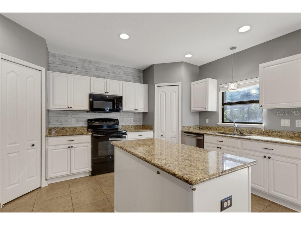 7427 61st Street E Palmetto FL 34221 A4670062 image24