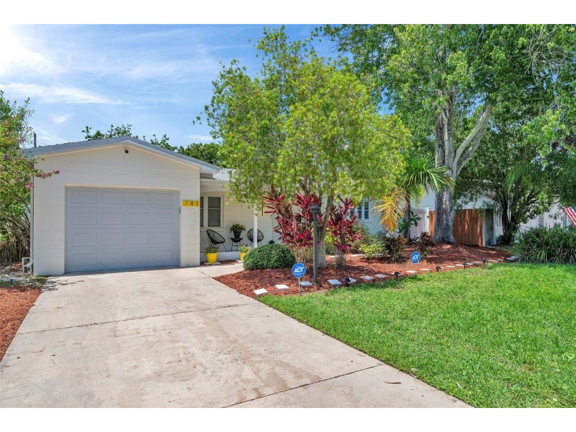 743 43rd Avenue NE Saint Petersburg FL 33703 U8247601 image1