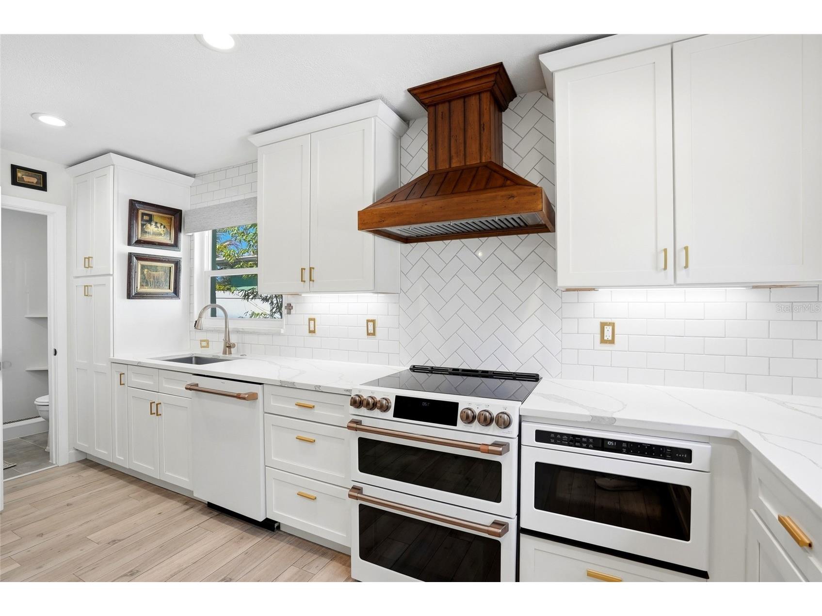 743 43rd Avenue NE Saint Petersburg FL 33703 TB8503748 image9