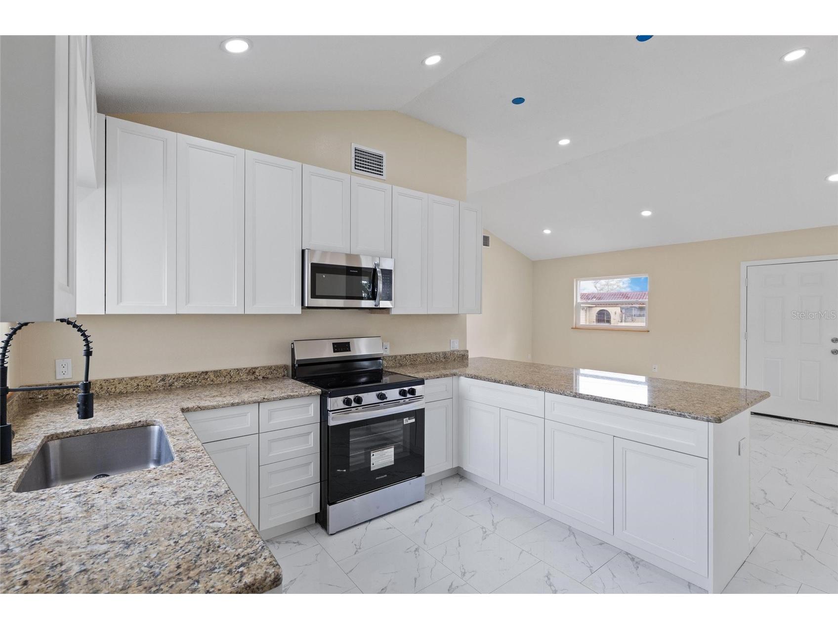 743 Bayshore Drive Tarpon Springs FL 34689 W7884829 image8