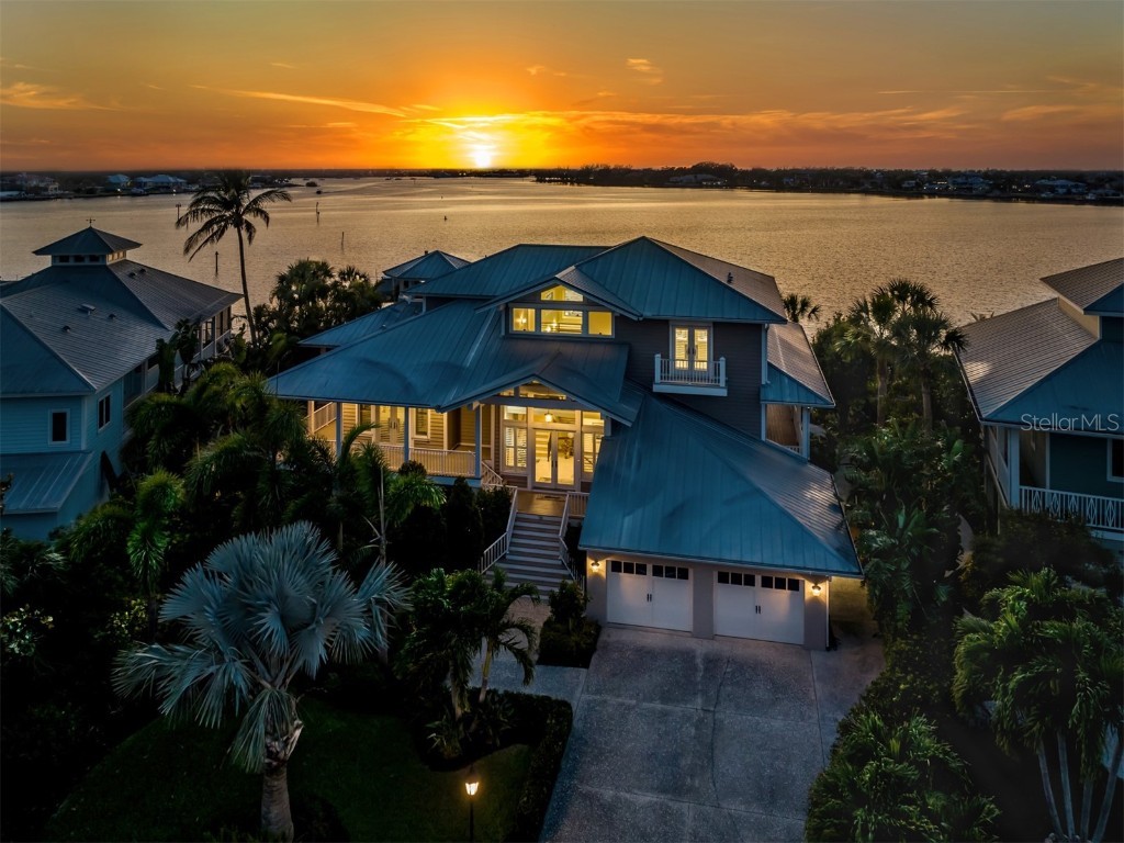 743 Eagle Point Drive Venice FL 34285 - ROBERTS BAY AND INTRACOASTAL N6126266 image1