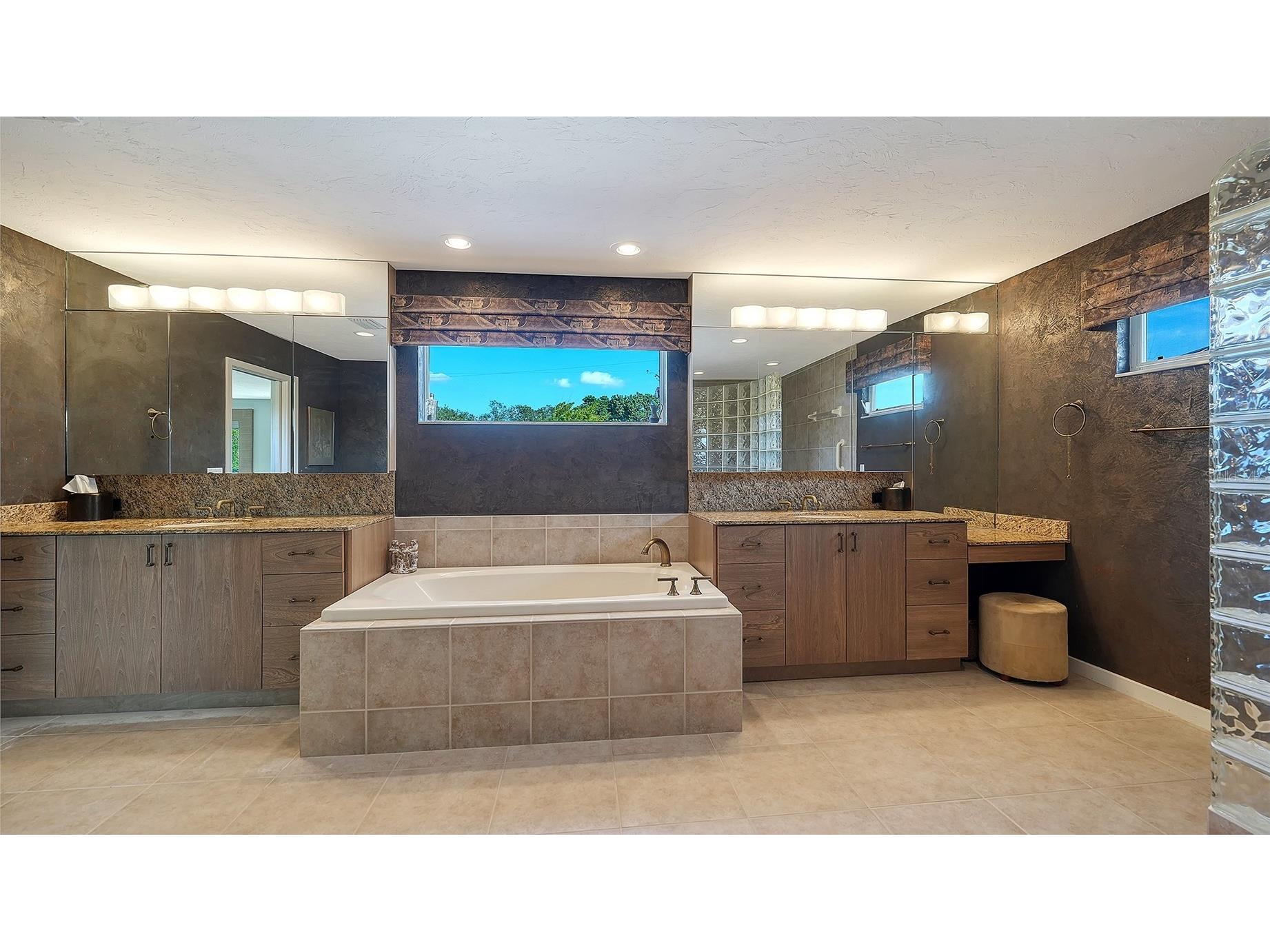 7430 Cove Terrace Sarasota FL 34231 A4676485 image27