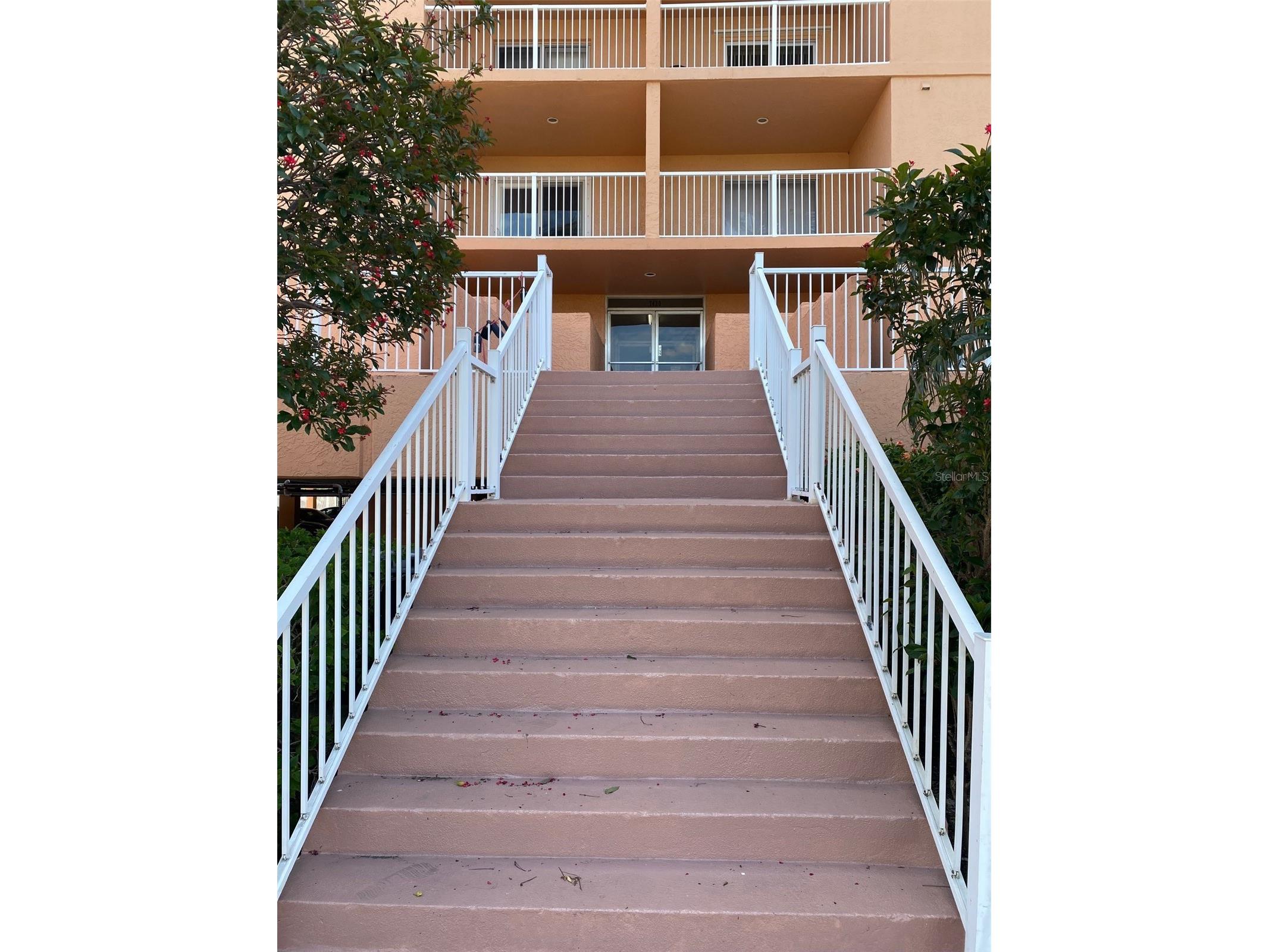 7430 Sunshine Skyway Lane S #305 Saint Petersburg FL 33711 TB8480676 image1