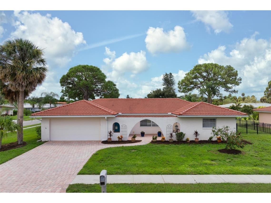 7431 Dickens Drive Sarasota FL 34231 A4623042 image1
