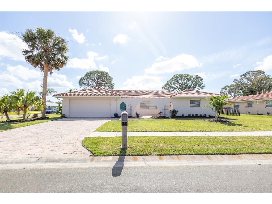 7431 Dickens Drive Sarasota FL 34231 A4643369 image1