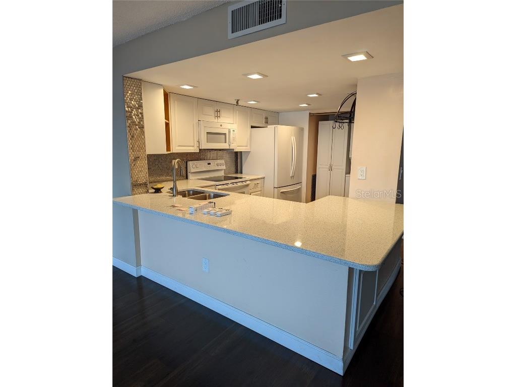 7432 Sunshine Skyway Lane S #602 Saint Petersburg FL 33711 - TAMPA BAY U8210878 image1