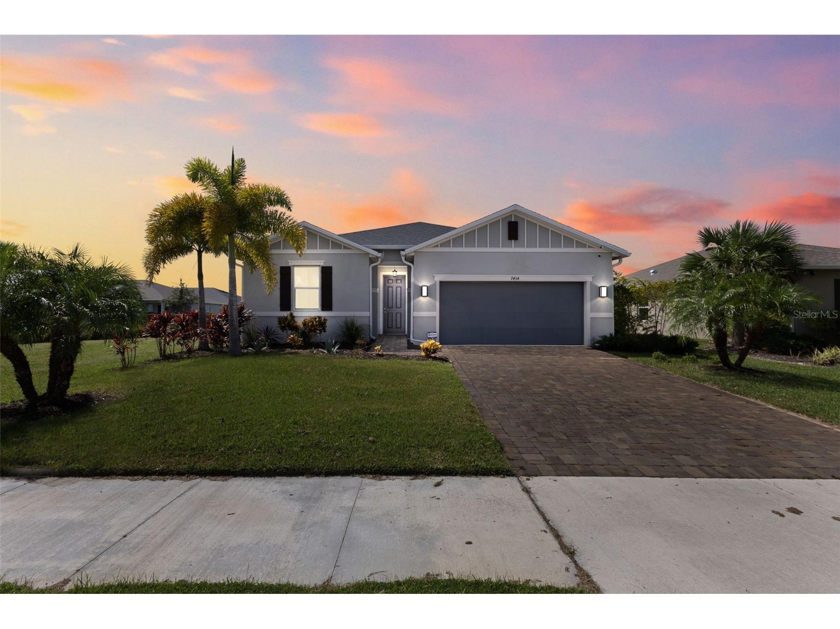 7434 35th Lane E Sarasota FL 34243 A4686705 image1