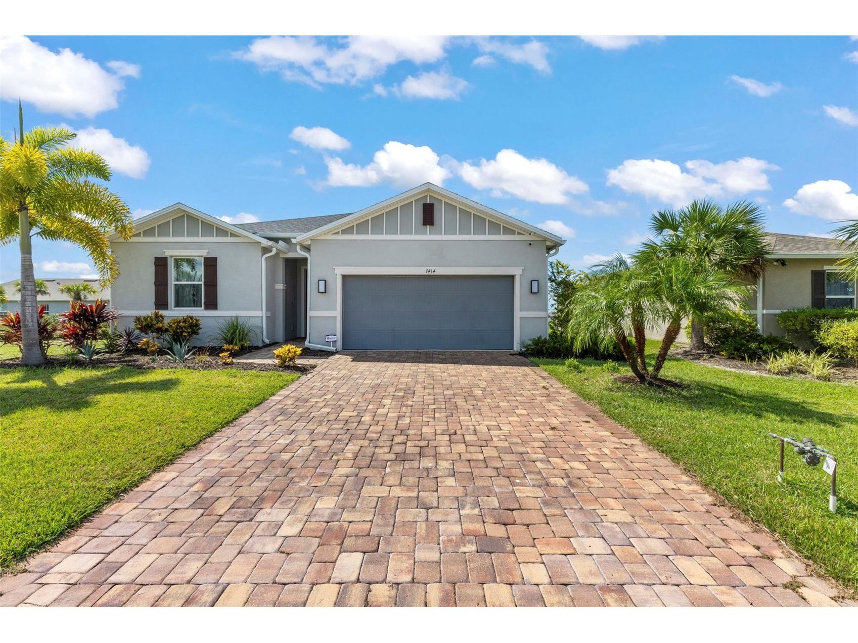 7434 35th Lane E Sarasota FL 34243 A4686705 image2