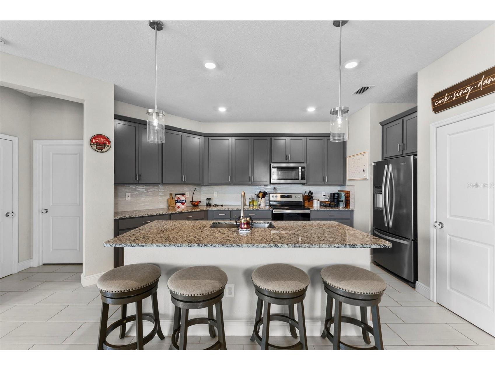 7434 35th Lane E Sarasota FL 34243 A4686705 image3