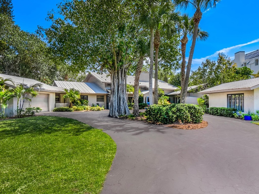 7435 Sanderling Road Sarasota FL 34242 - HERON LAGOON A4603140 image1