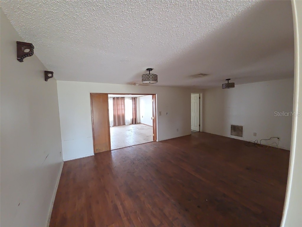 7441 1st Street N Saint Petersburg FL 33702 O6368169 image2