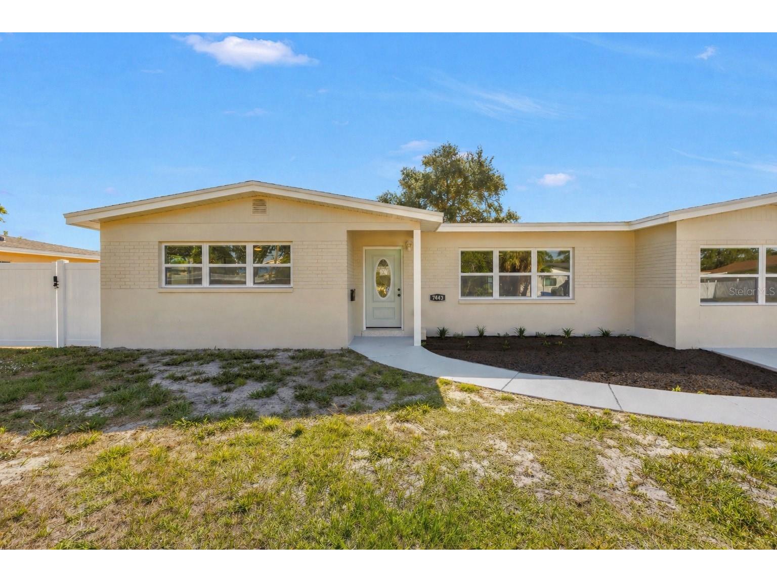 7443 2nd Street N Saint Petersburg FL 33702 TB8492966 image1