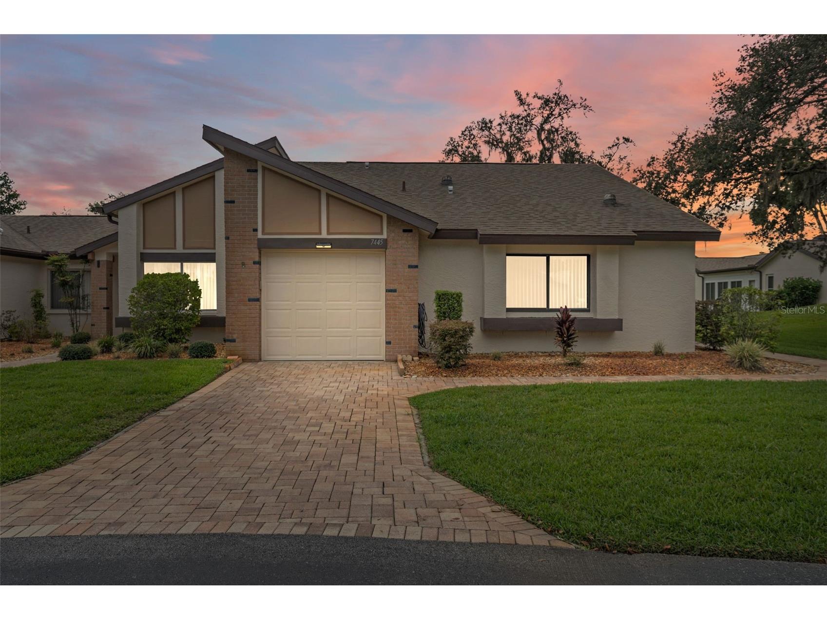 7445 Crestwood Drive Weeki Wachee FL 34613 W7883007 image1