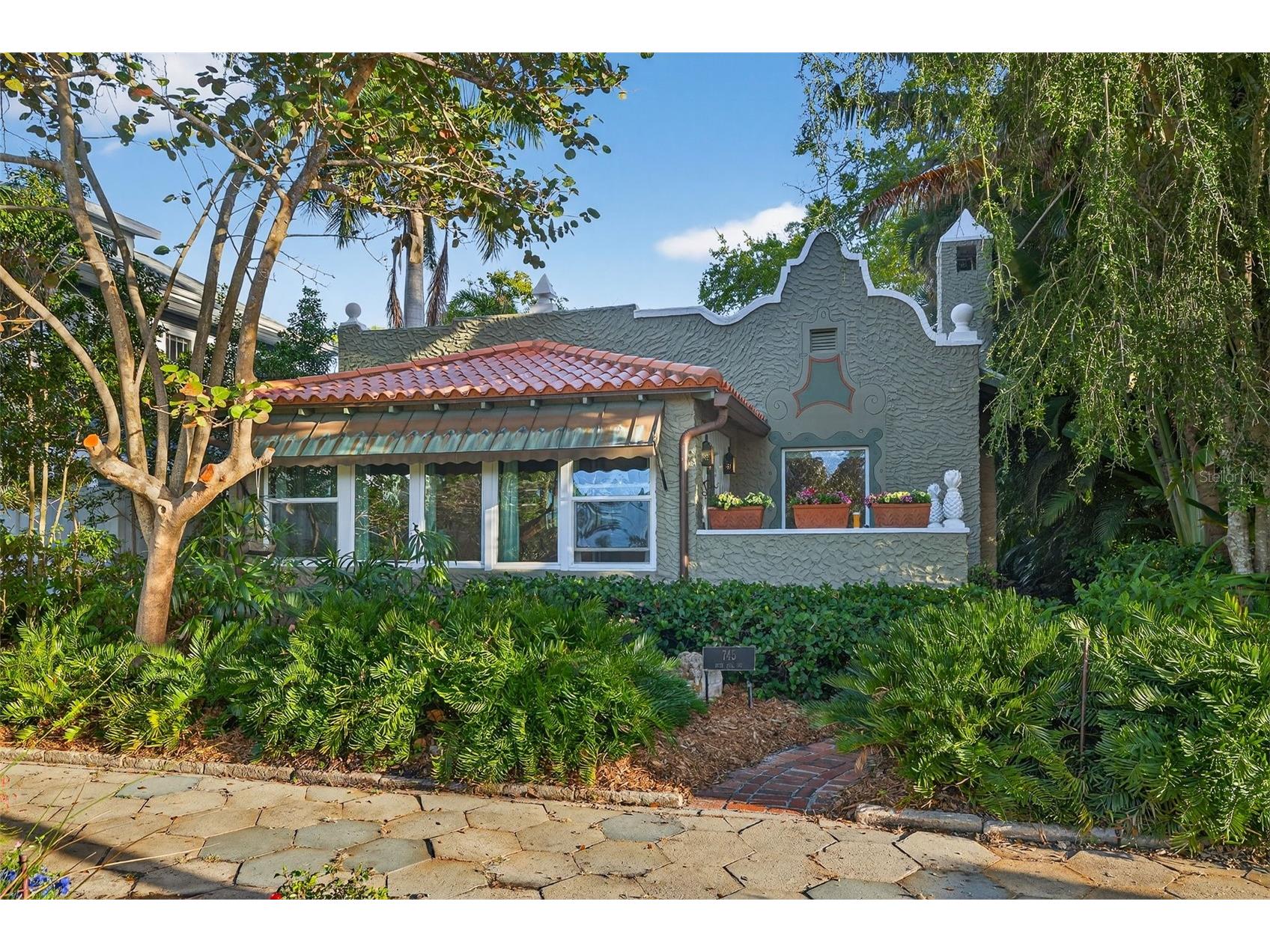 745 16th Avenue NE Saint Petersburg FL 33704 TB8483620 image1