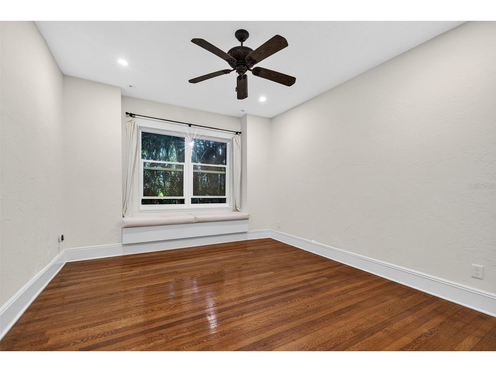 745 16th Avenue NE Saint Petersburg FL 33704 TB8483620 image17
