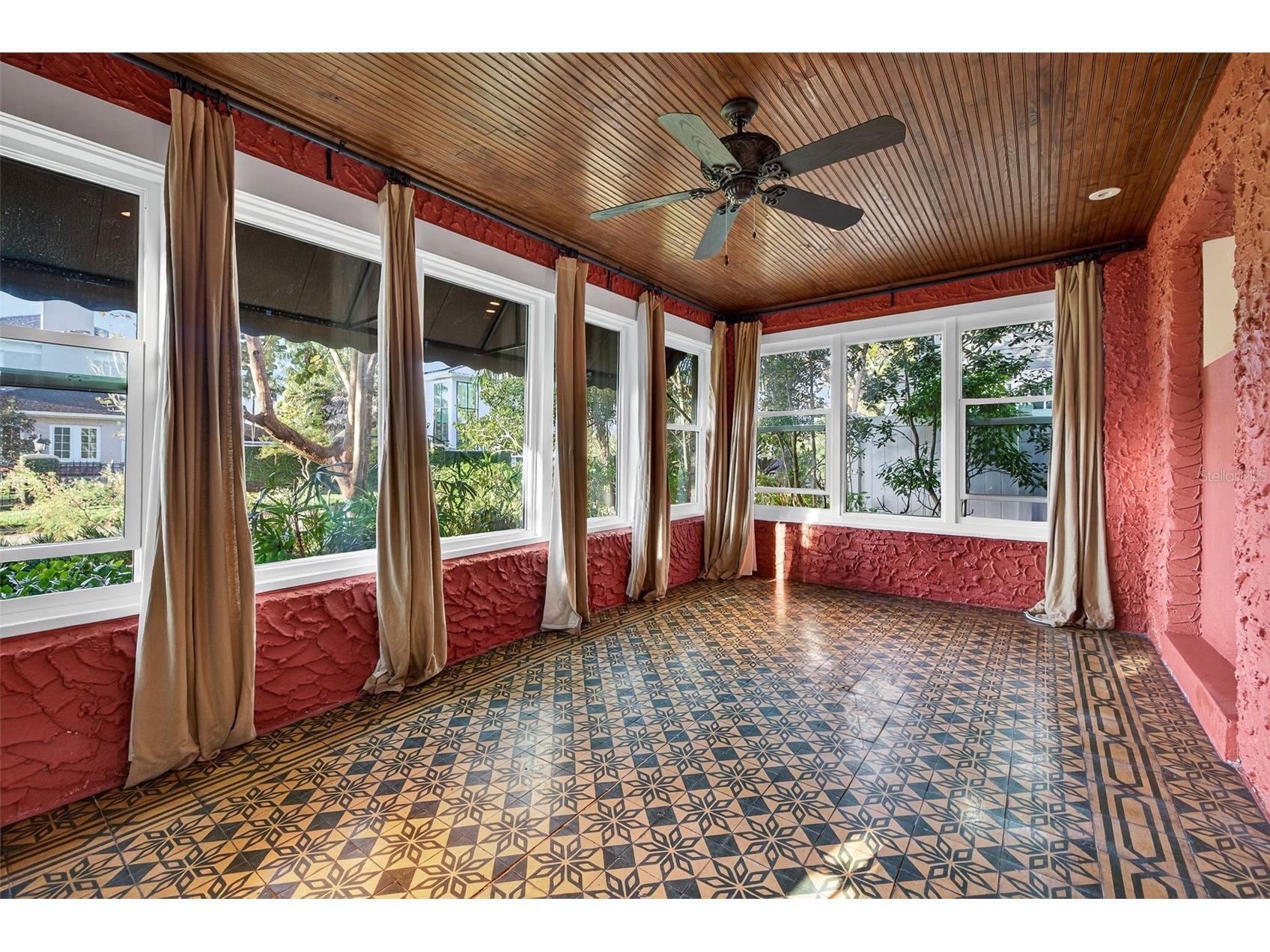 745 16th Avenue NE Saint Petersburg FL 33704 TB8483620 image3