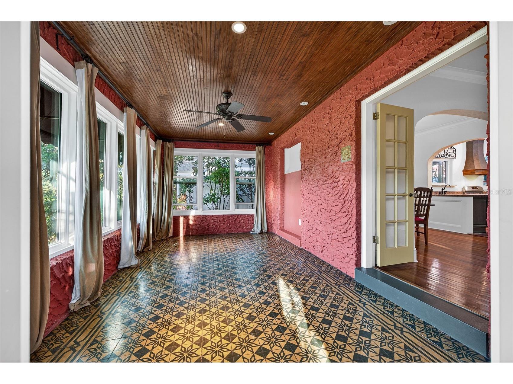 745 16th Avenue NE Saint Petersburg FL 33704 TB8483620 image4