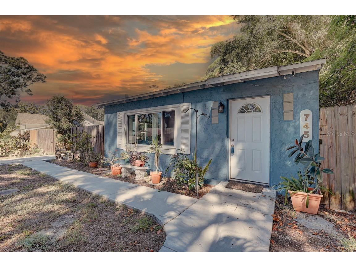 745 Alamanda Way S Saint Petersburg FL 33705 TB8433346 image1